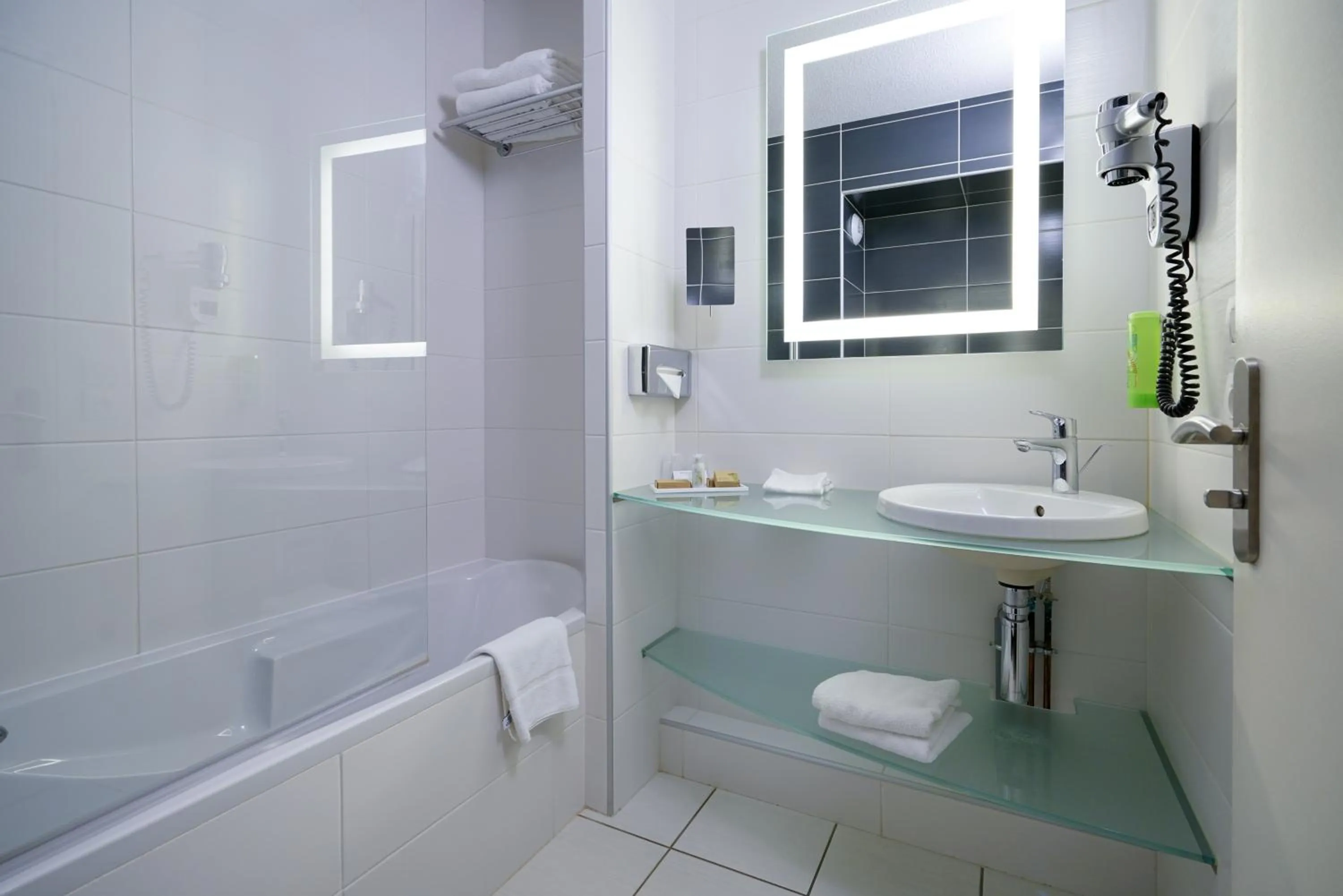 Bathroom in Hôtel Saphir Lyon