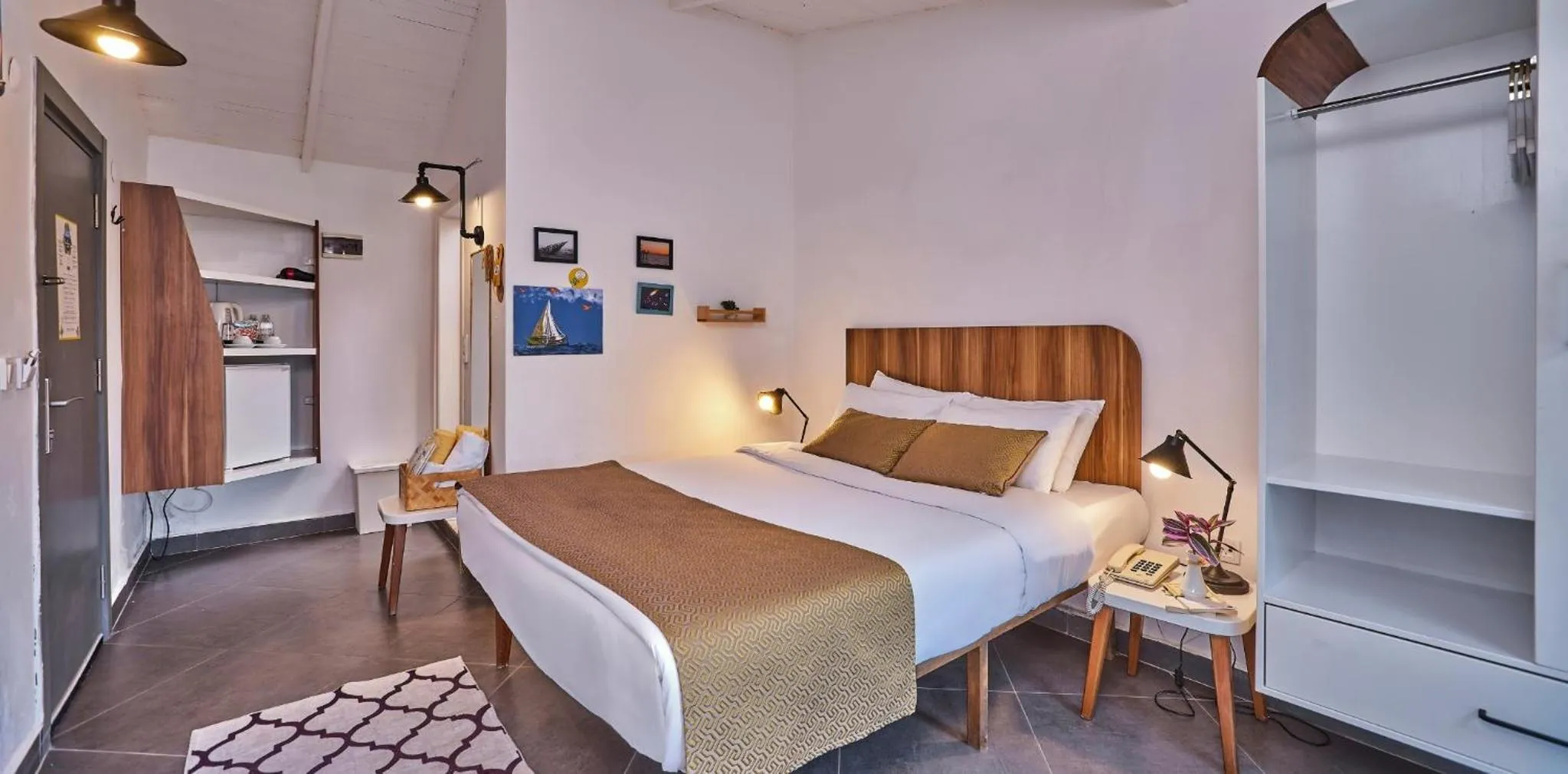 Photo of the whole room in Maya Bistro Hotel & Beach