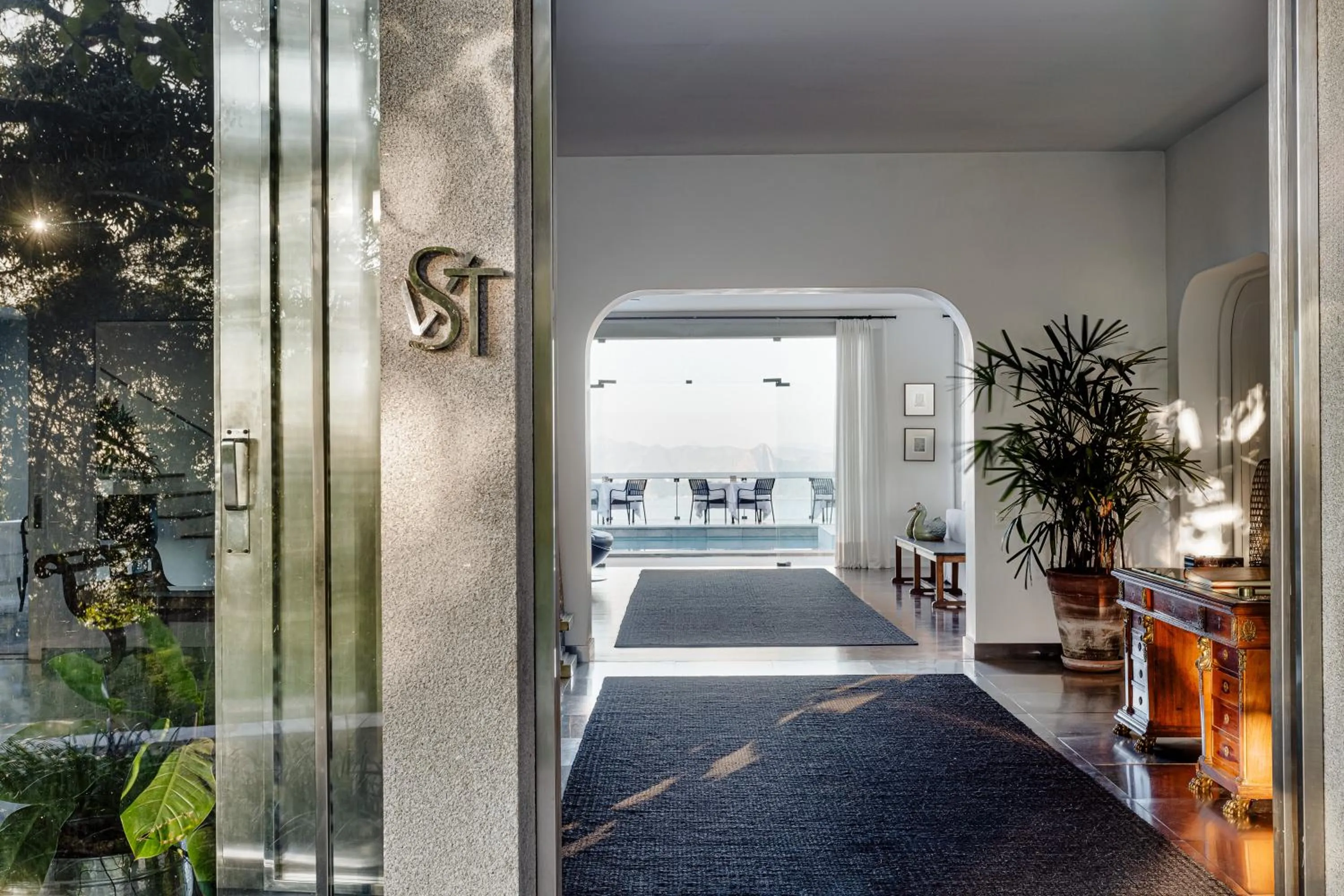 Facade/entrance in Vila Santa Teresa