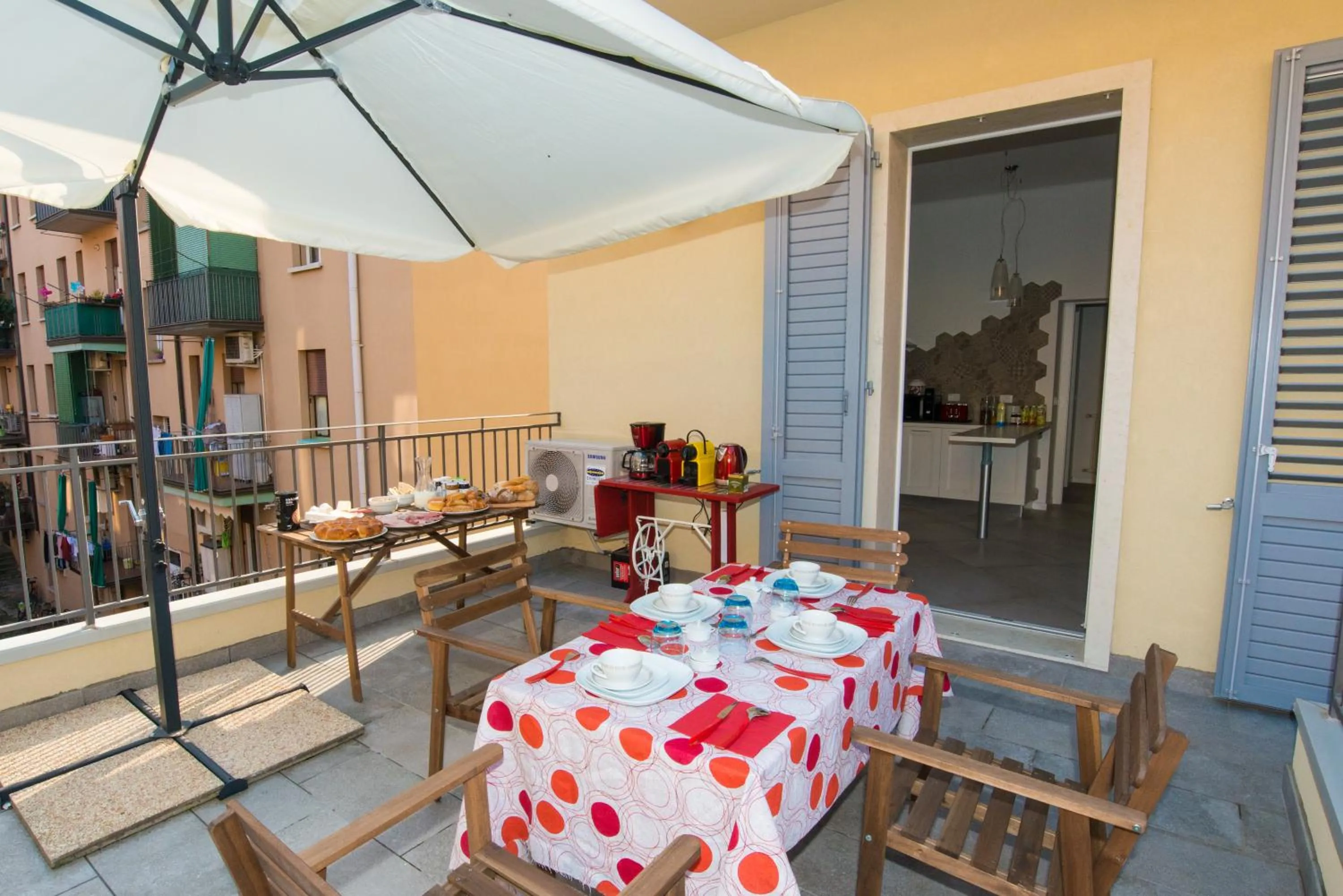 Balcony/Terrace in Ramo Rosso di Paolo Natalini