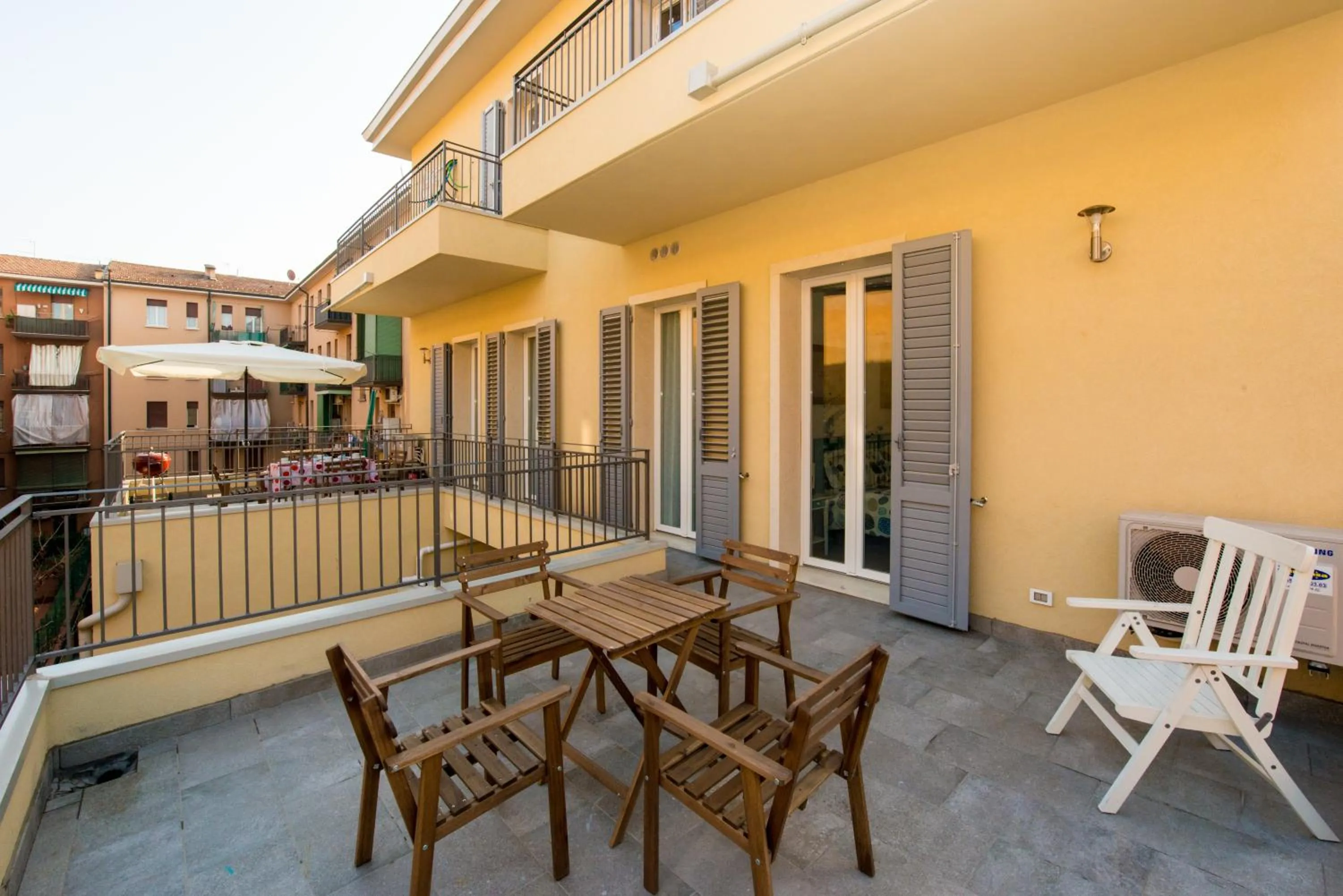 Balcony/Terrace in Ramo Rosso di Paolo Natalini
