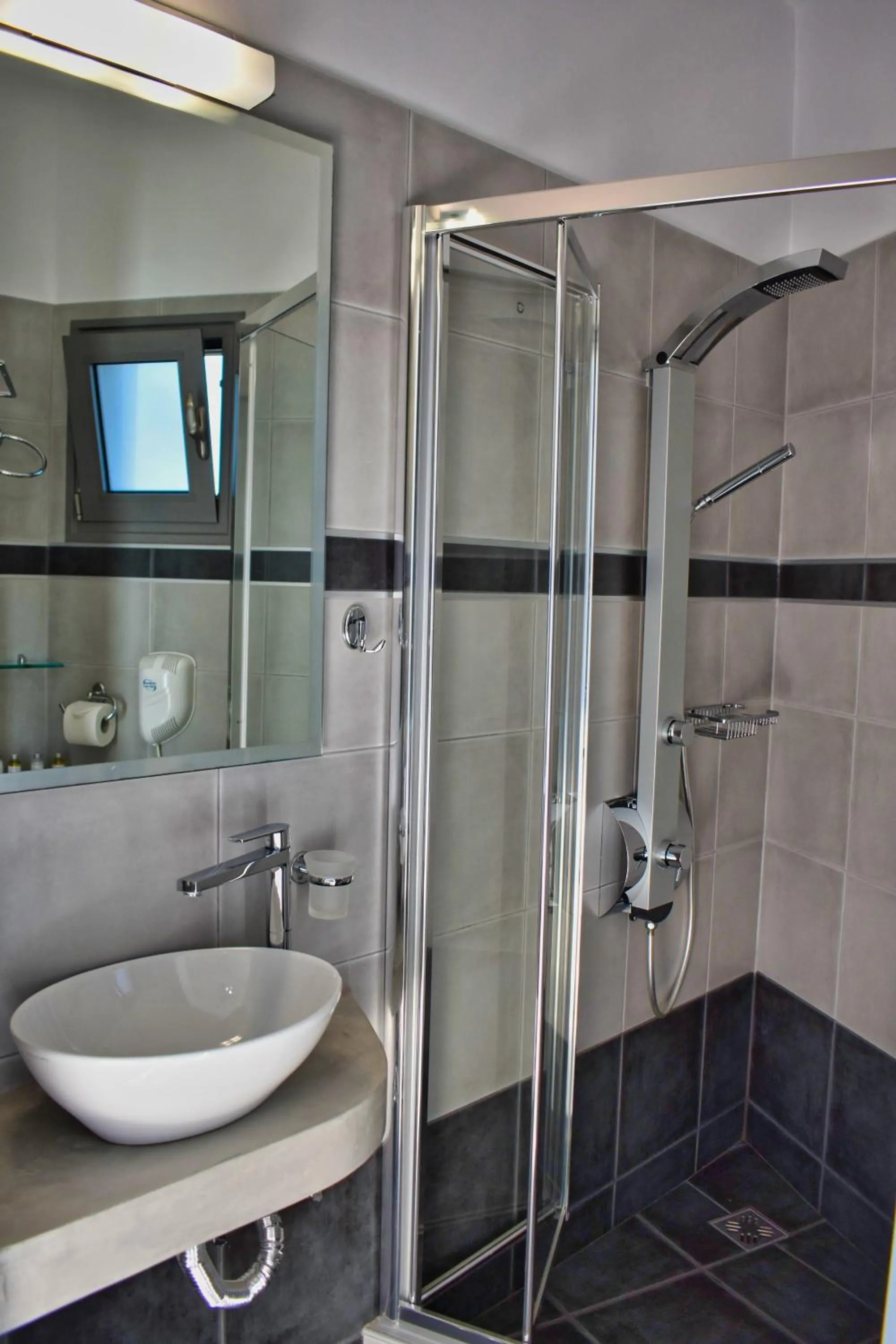 Shower in Dardiza Boutique Hotel