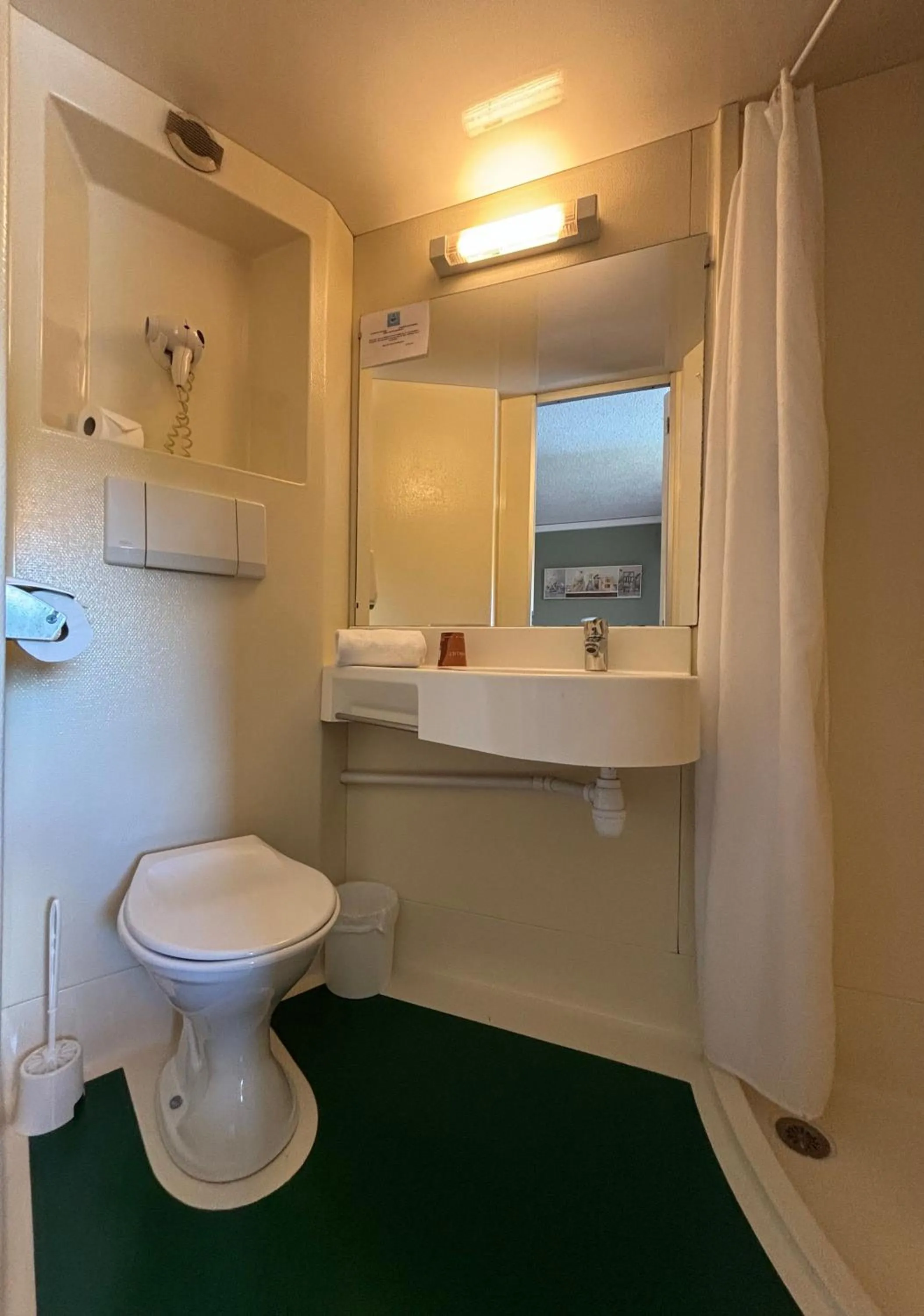 Shower in Initial by Balladins Lyon Villefranche-sur-Saône