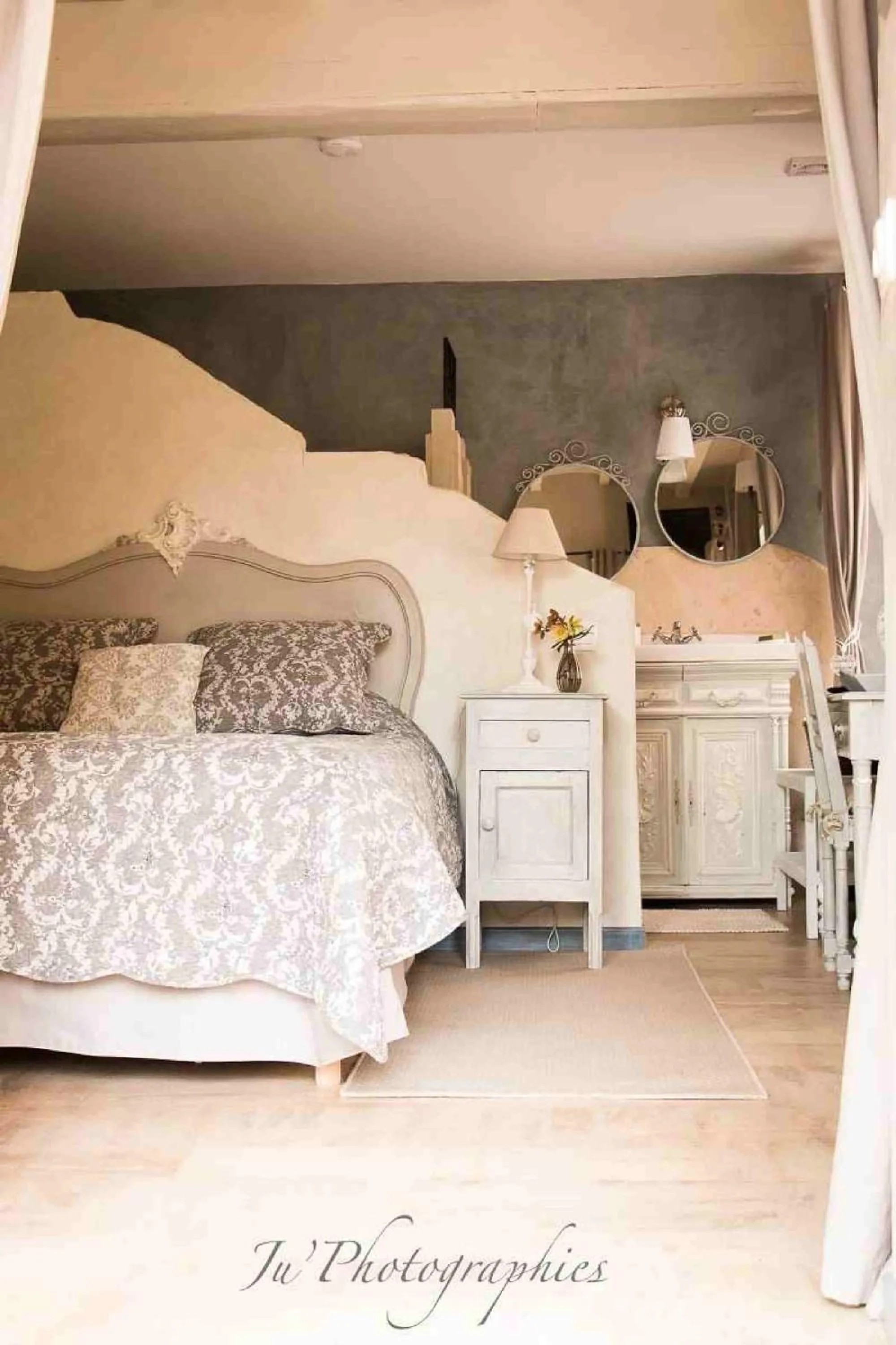 Photo of the whole room, Bed in Le jardin de Saint Jean