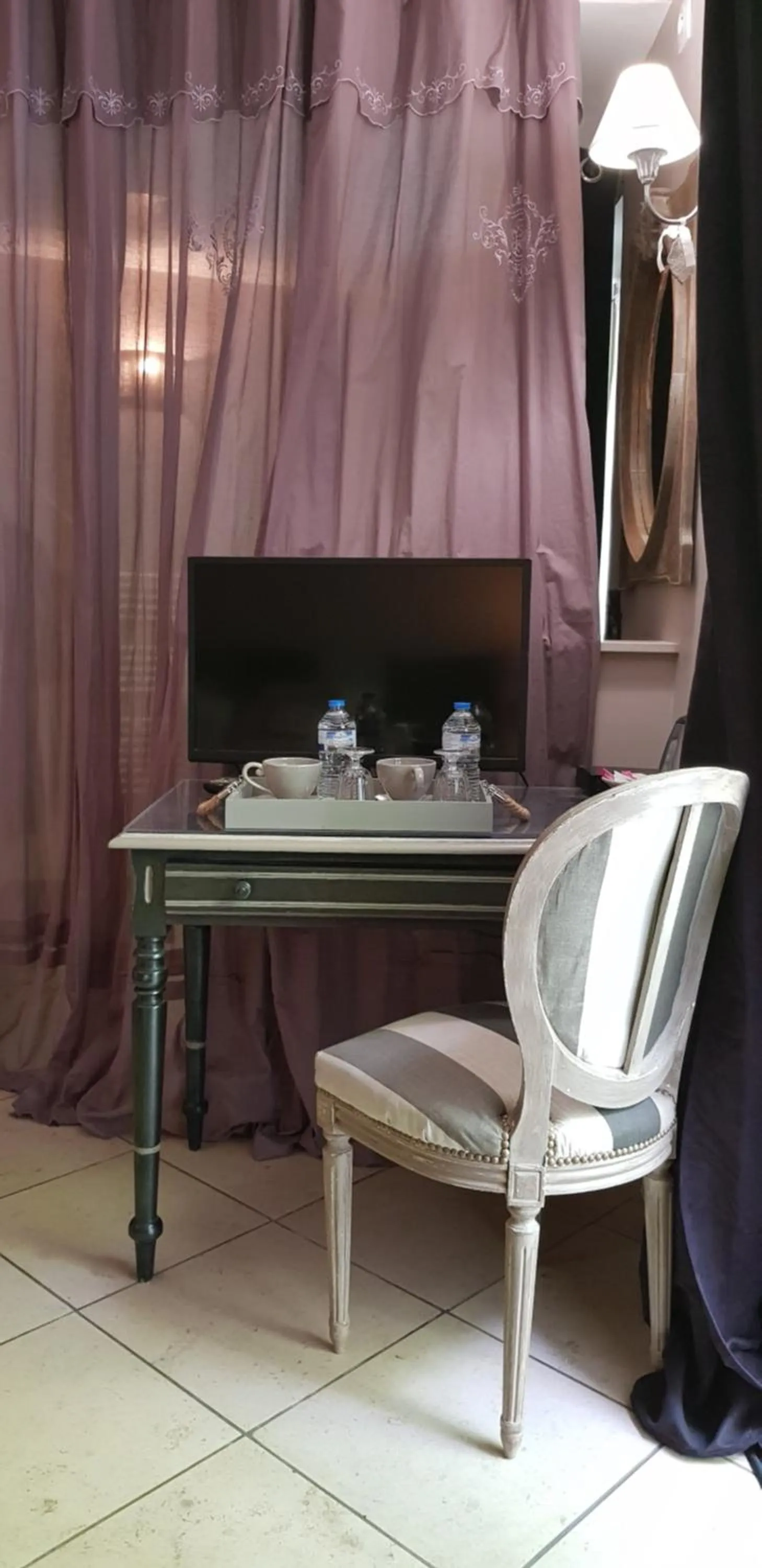 Decorative detail in Le jardin de Saint Jean