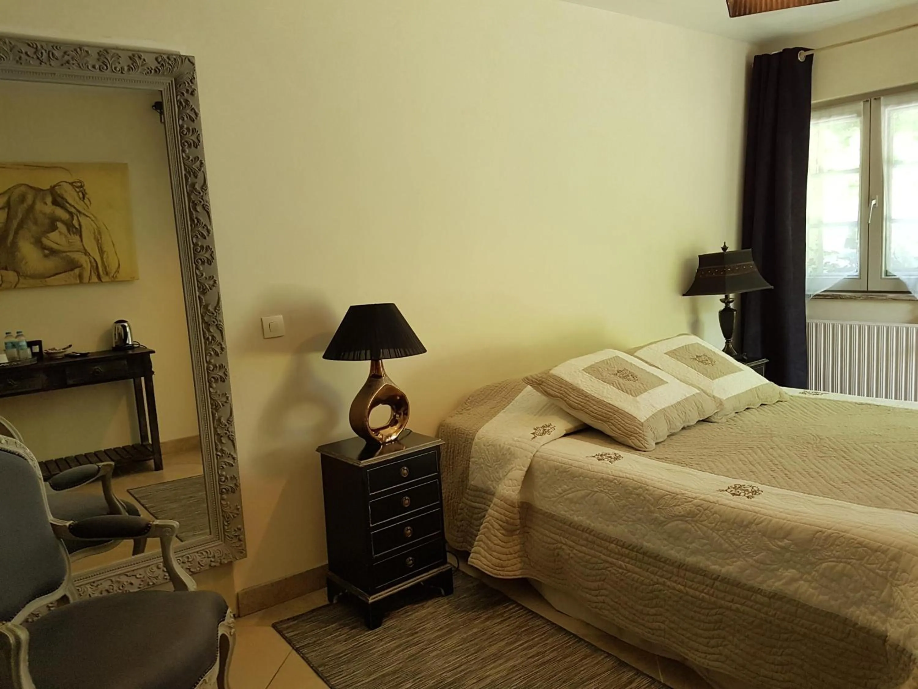 Bedroom, Bed in Le jardin de Saint Jean