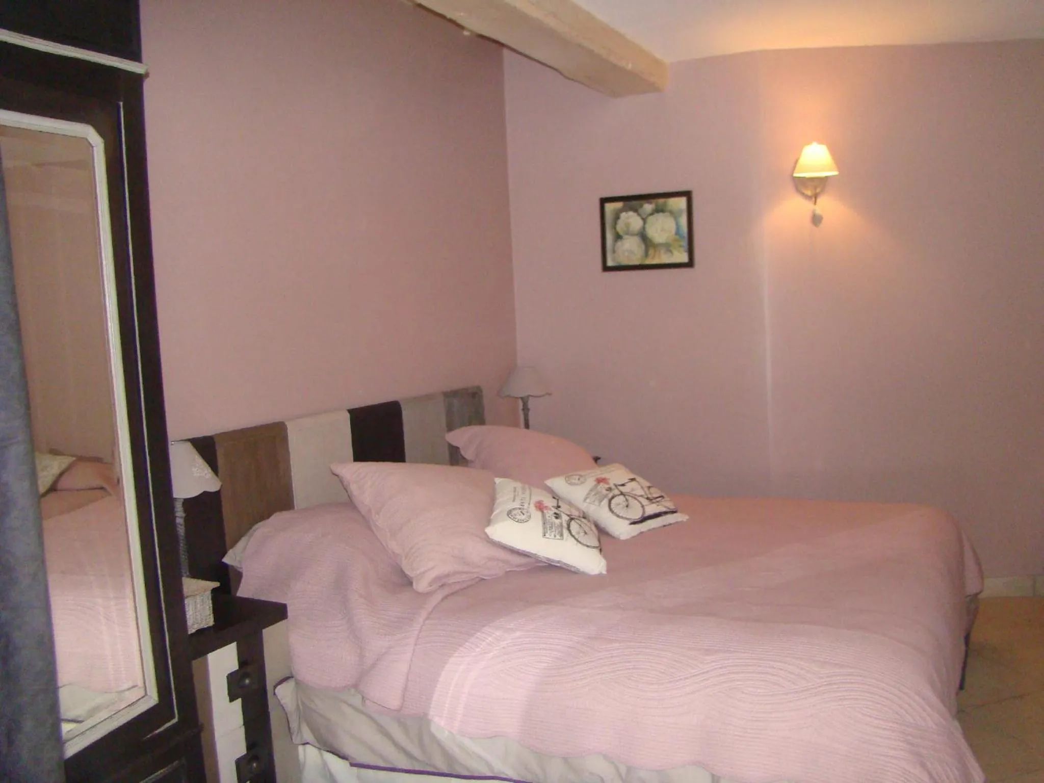 People, Bed in Le jardin de Saint Jean