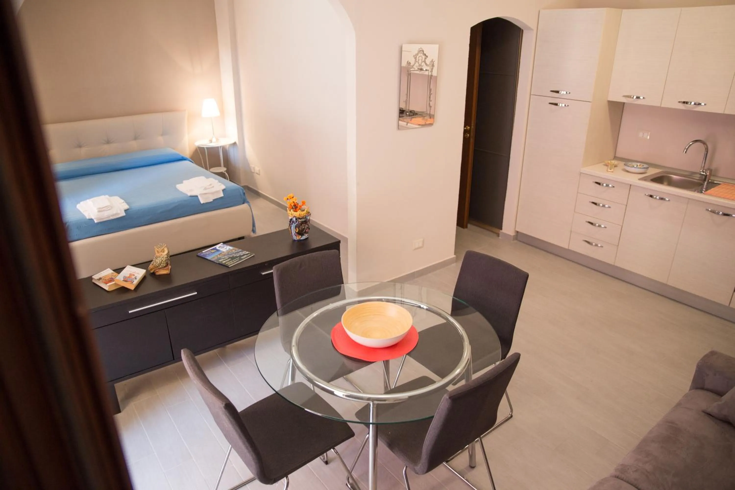 Kitchen or kitchenette, Bed in Marina di Cala del Sole