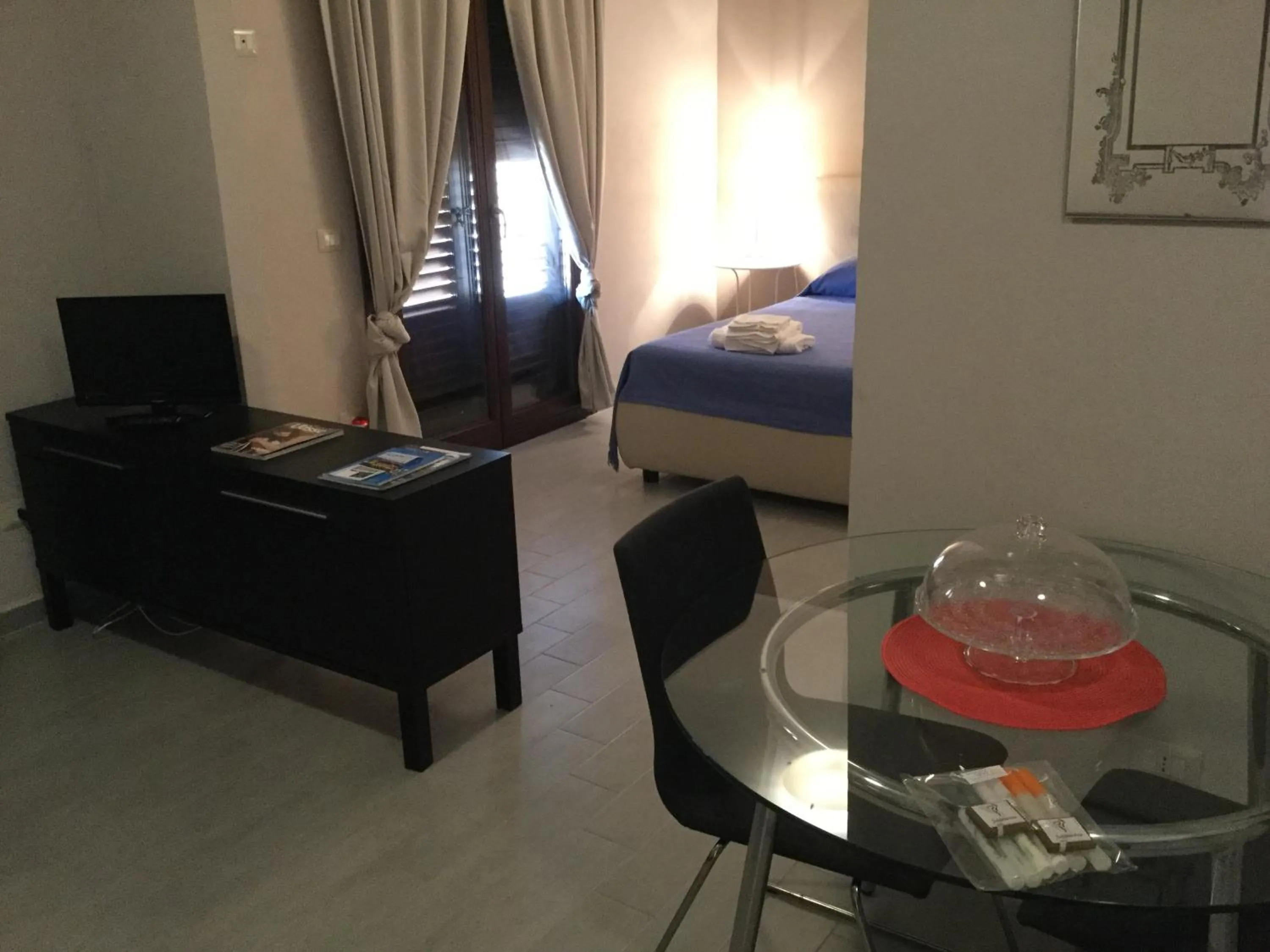 Photo of the whole room, Bed in Marina di Cala del Sole