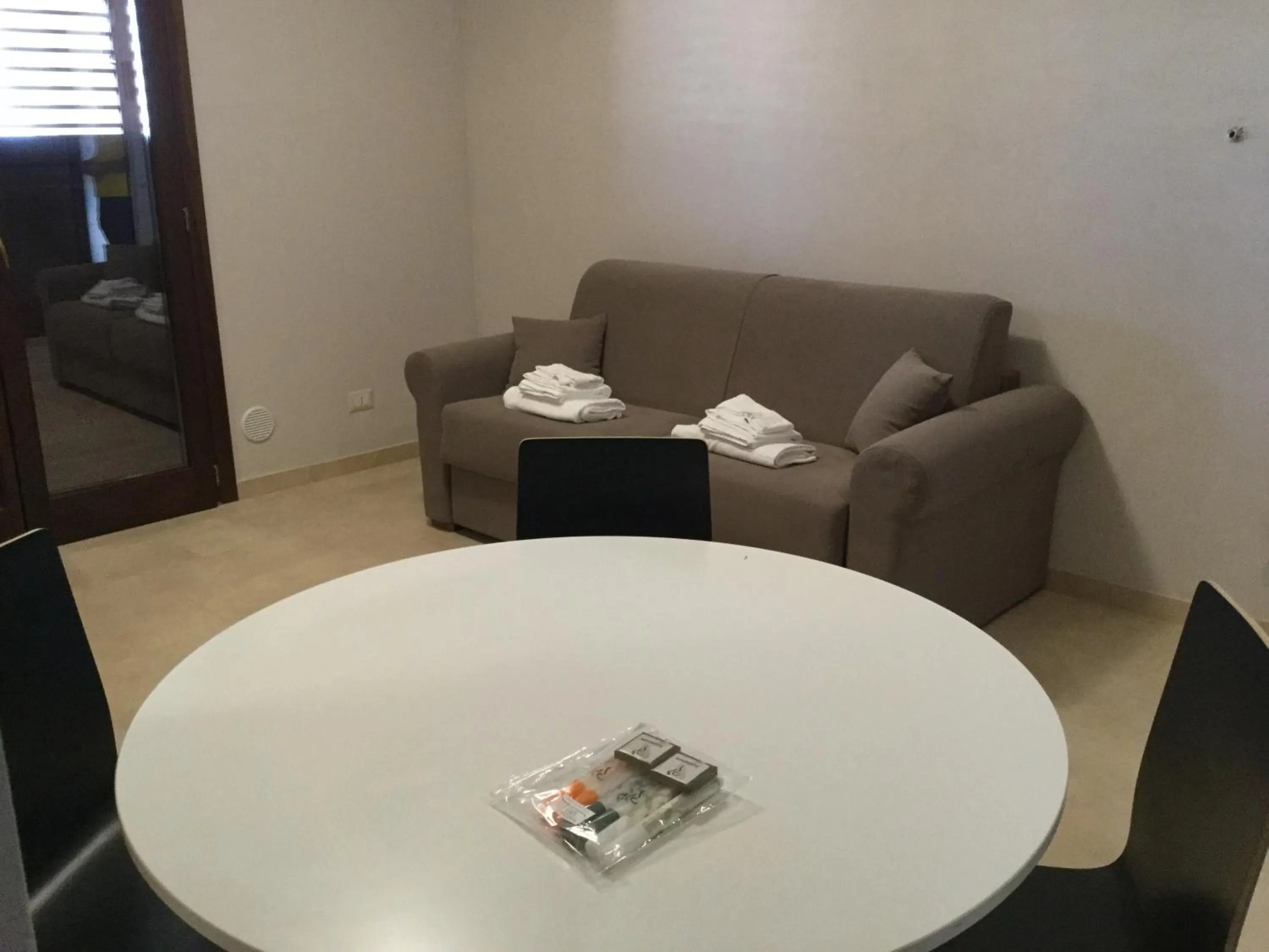 Photo of the whole room in Marina di Cala del Sole