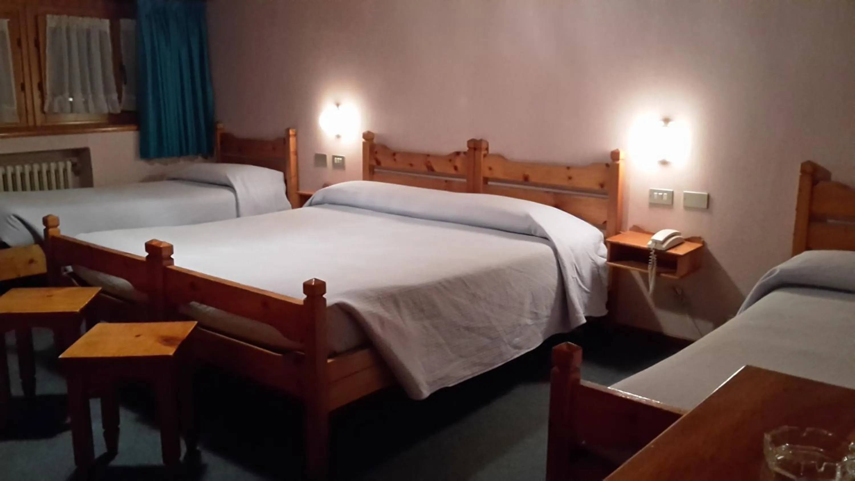 Bedroom, Bed in Hotel Mignon