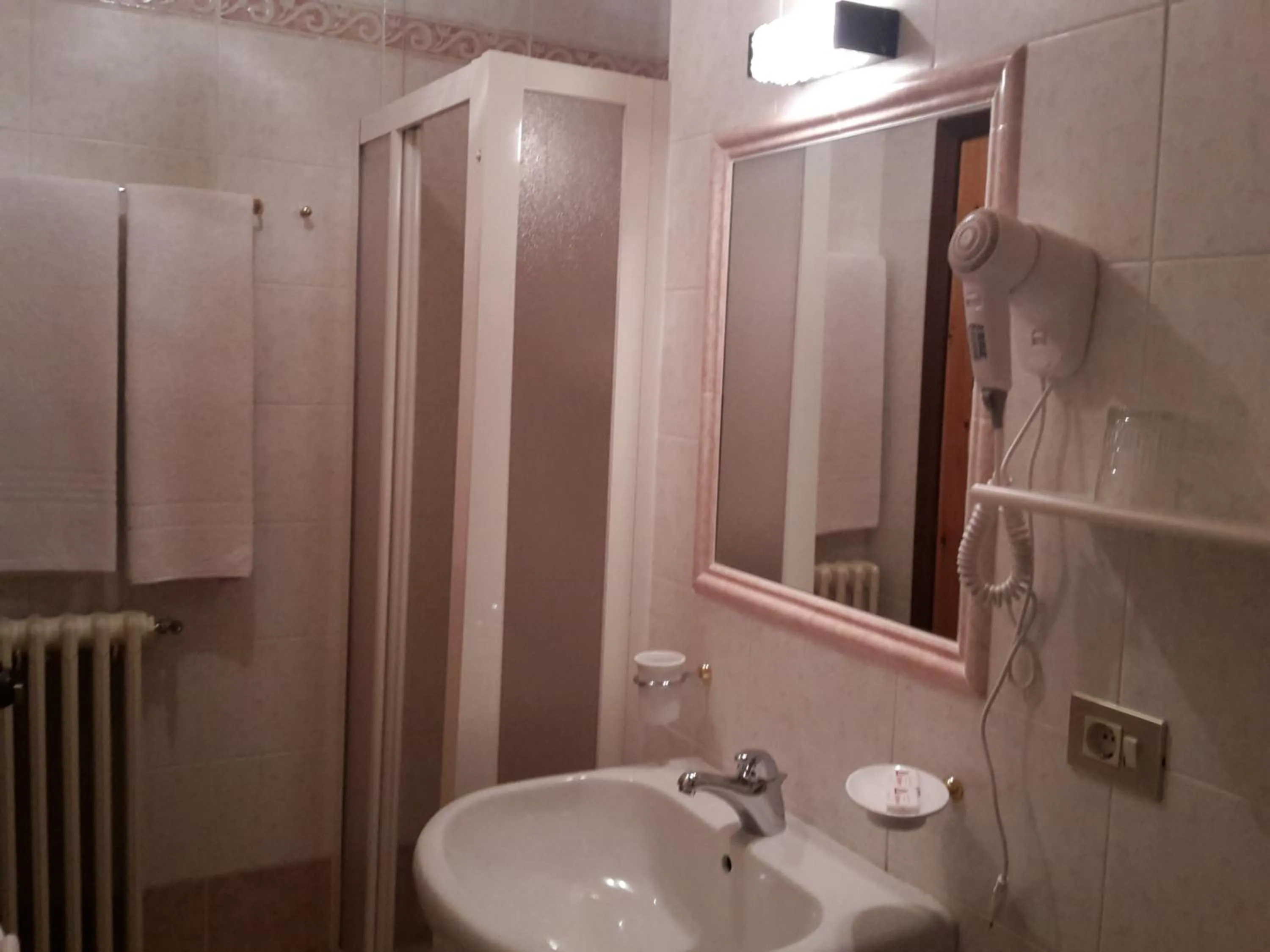 Bathroom in Hotel Mignon