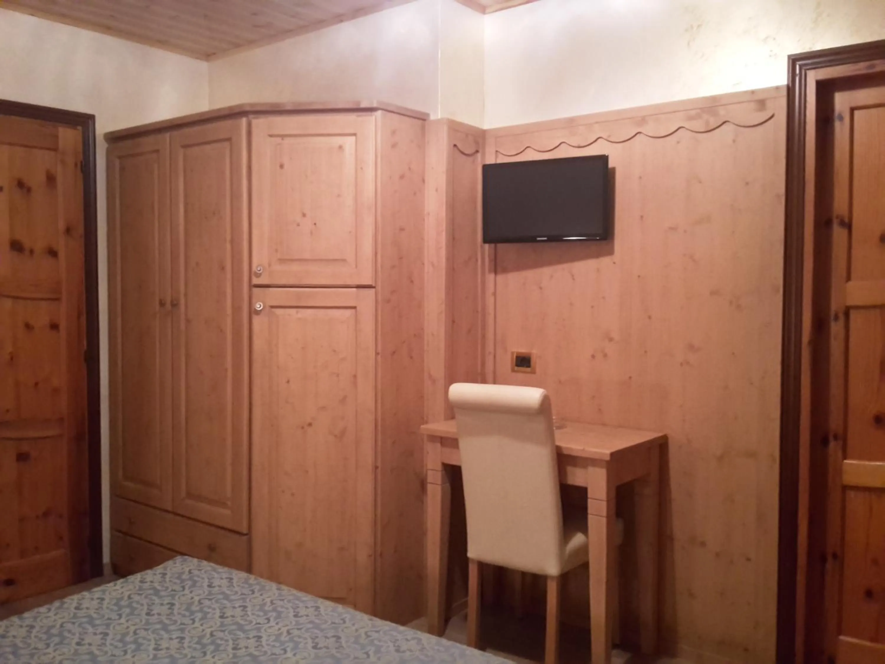 TV and multimedia in Hotel Mignon