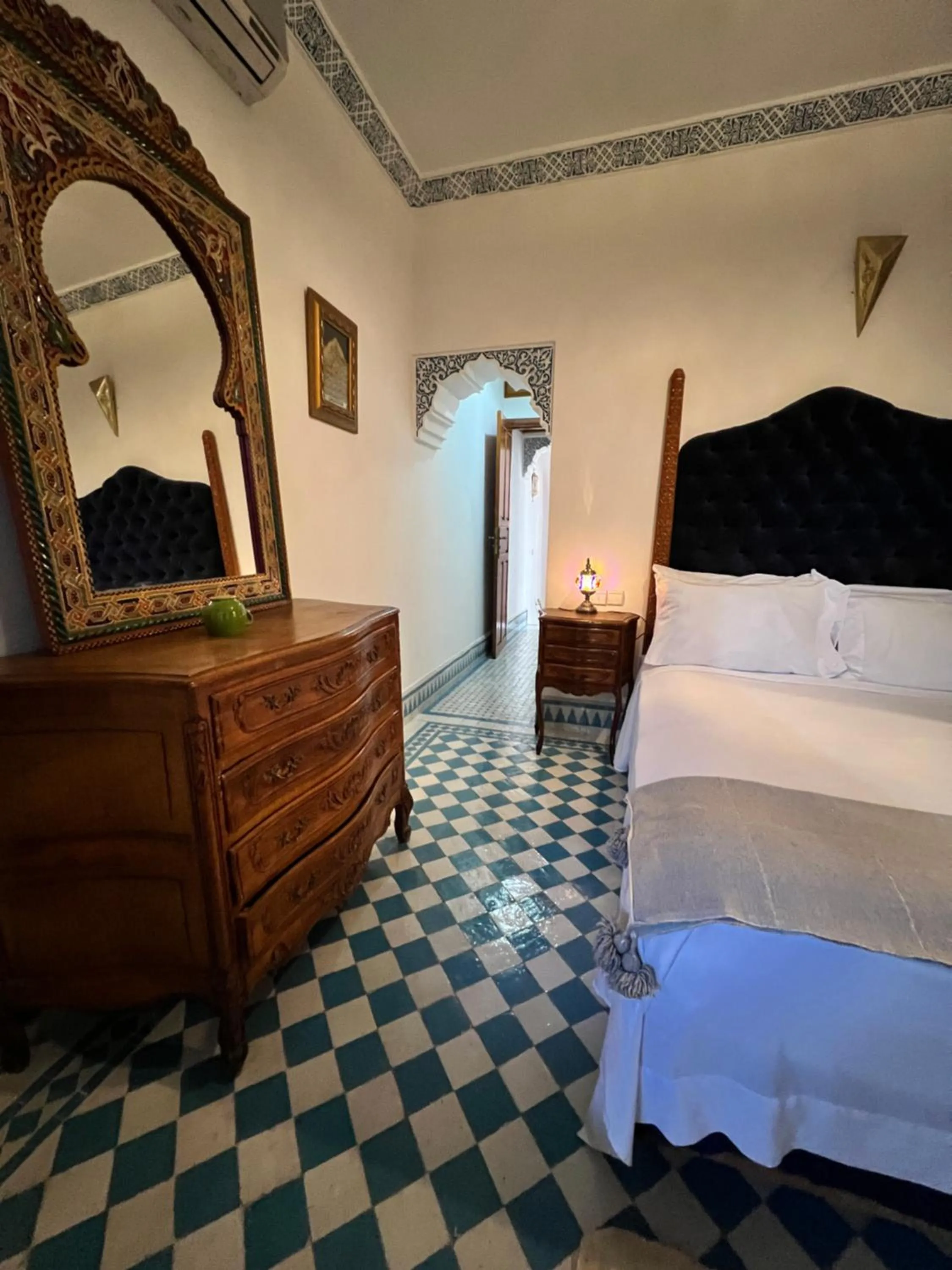 Bed in Fès Riad Scalia Traditional Guesthouse Morocco