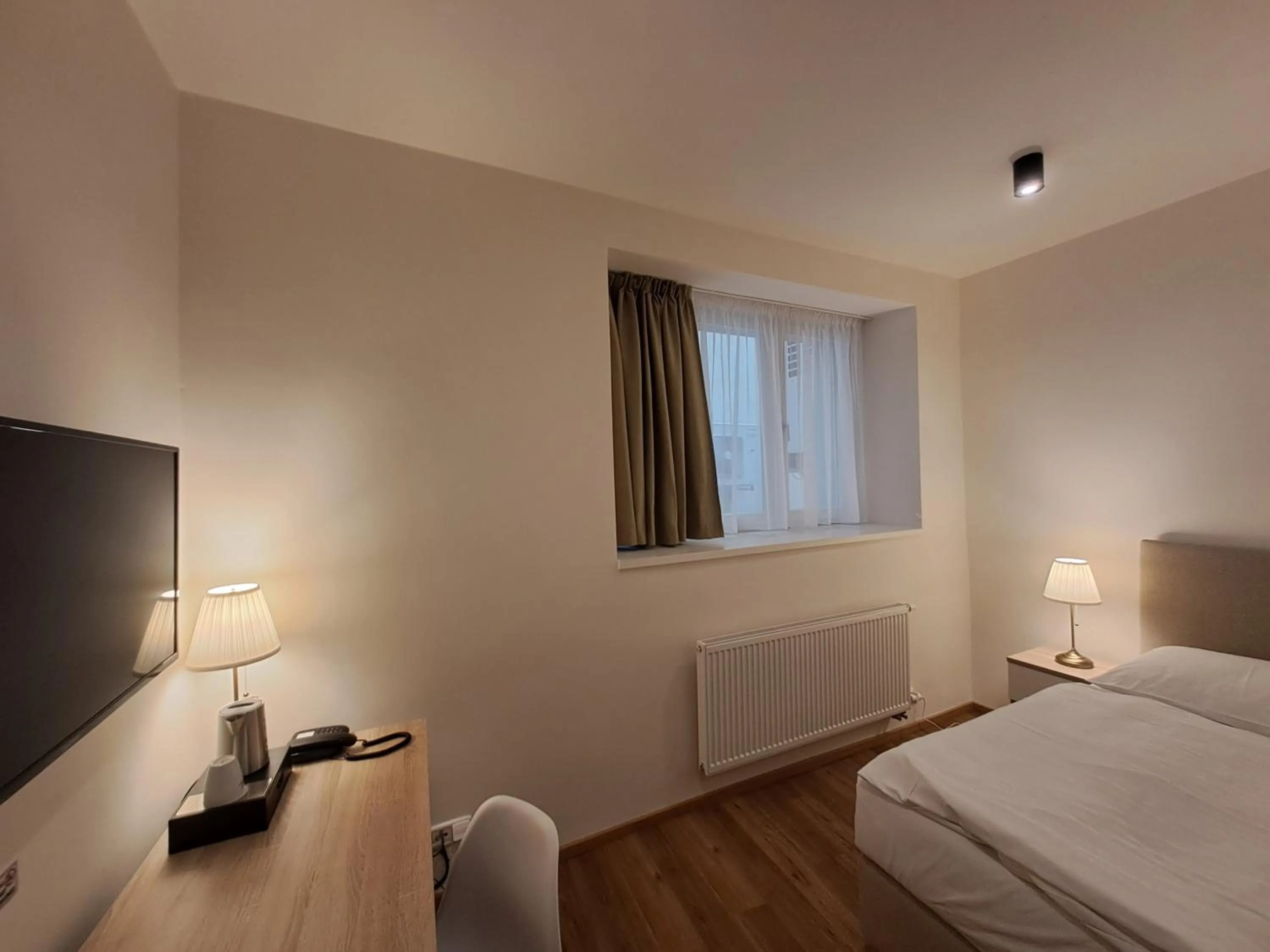 Bed in Hotel Garden Court