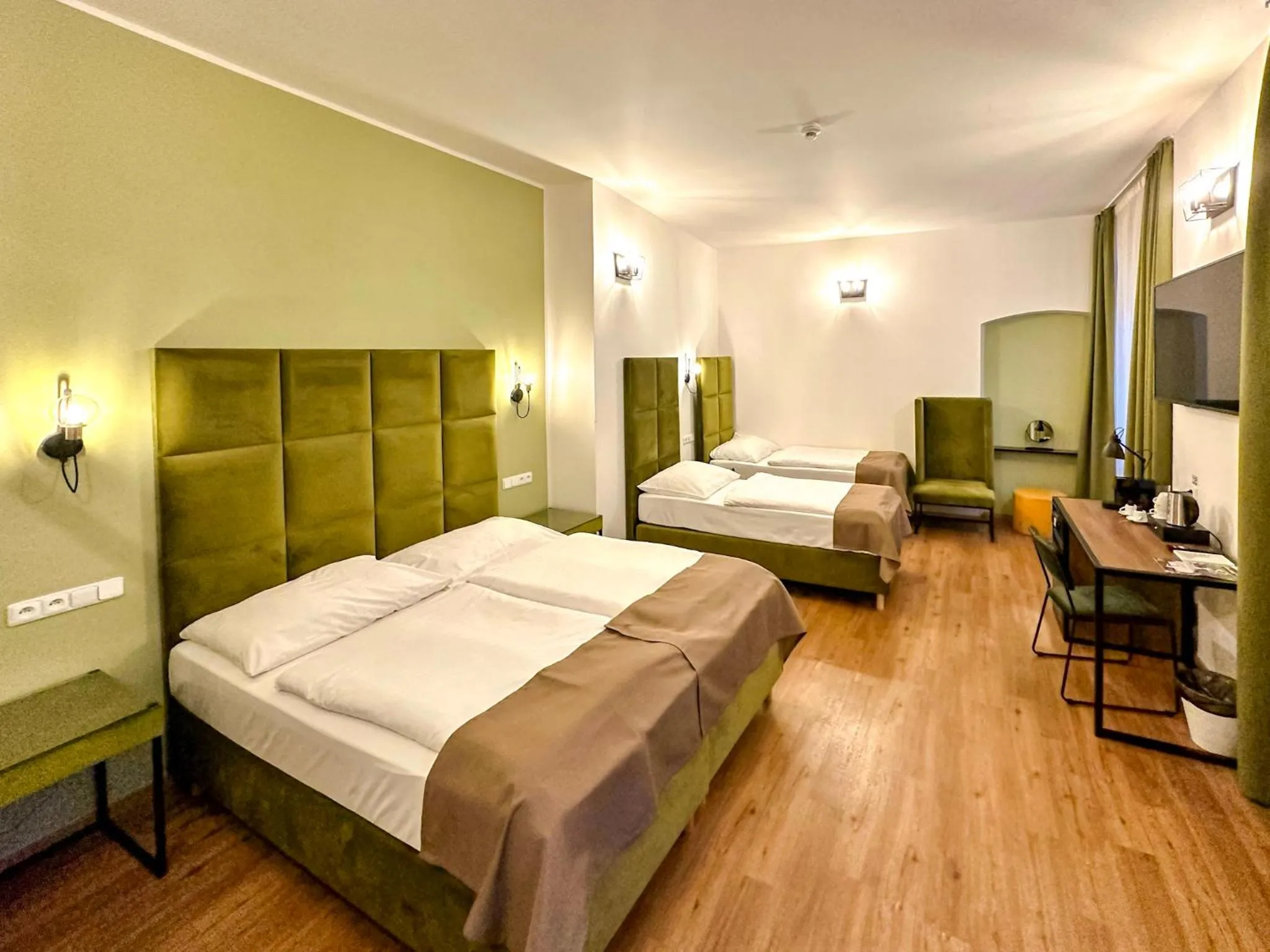 Bedroom, Bed in Hotel Garden Court