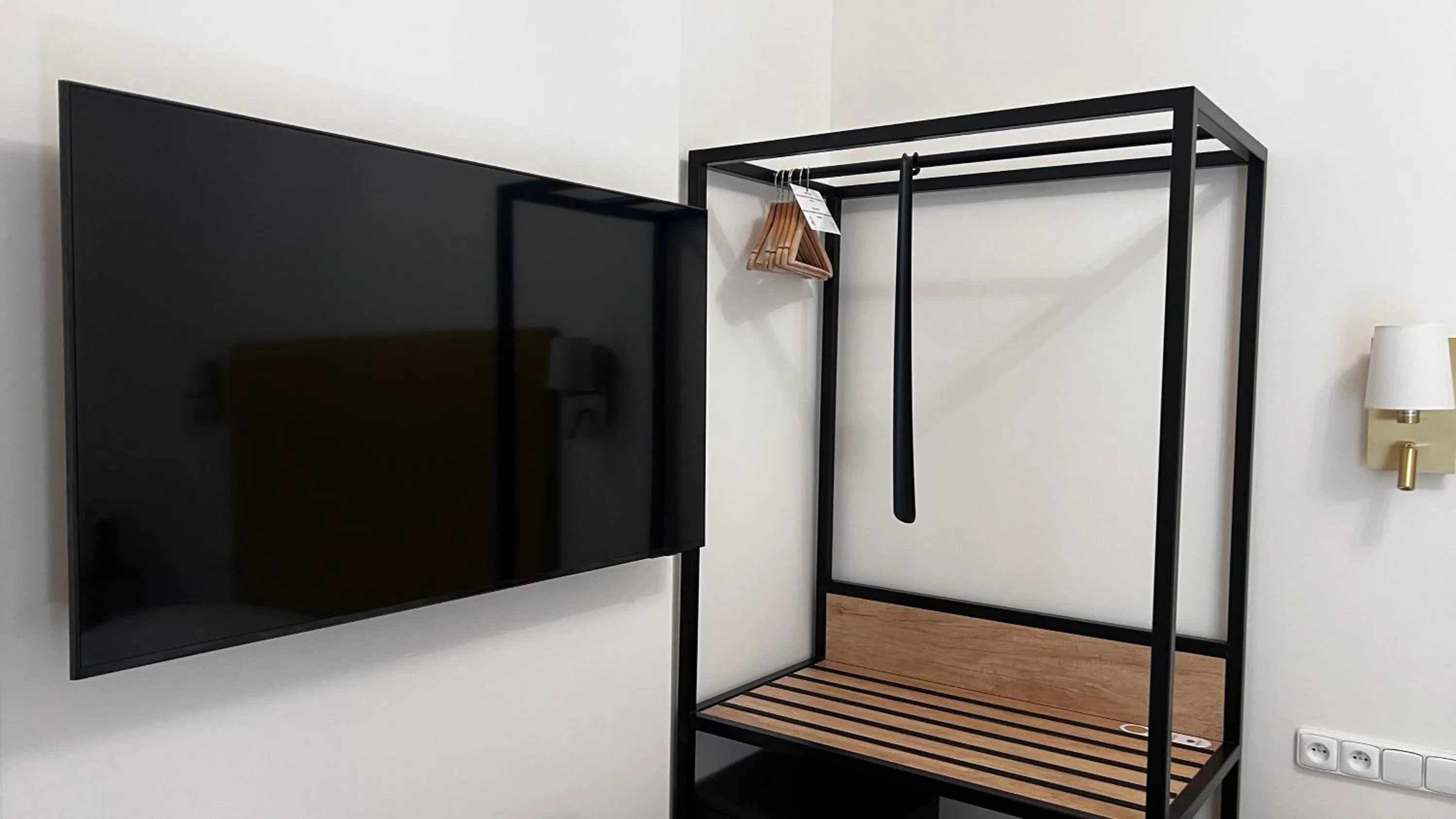 TV and multimedia in Hotel Garden Court