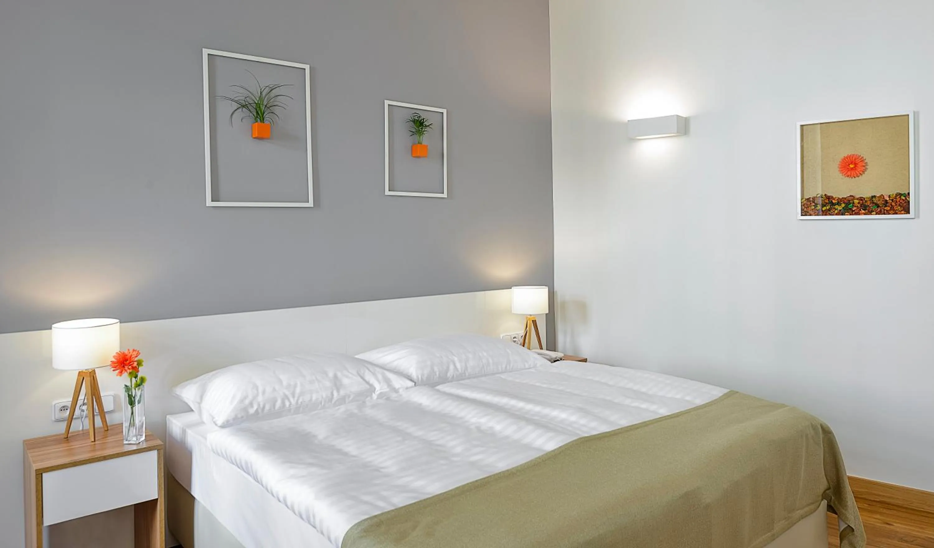 Bedroom, Bed in Hotel Garden Court