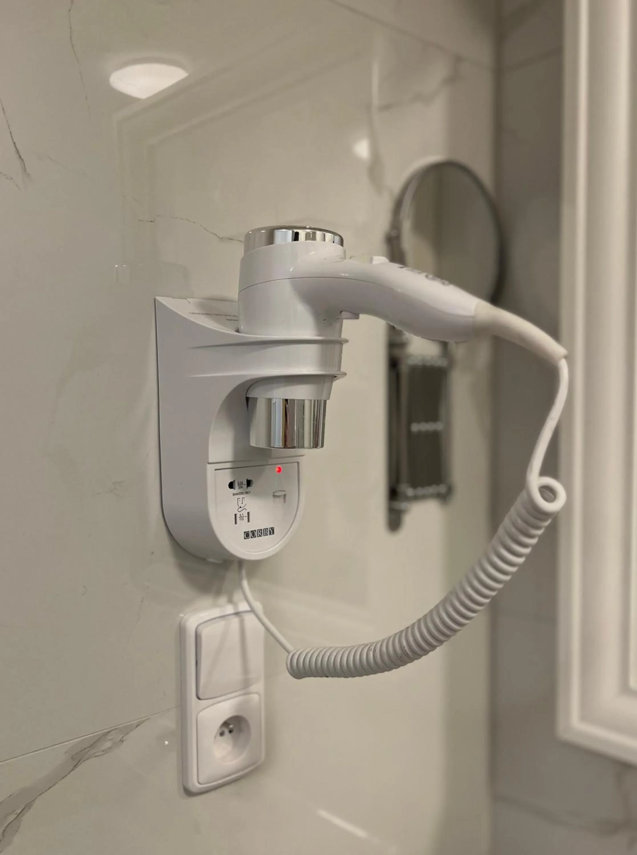 hair dryier in Hotel Garden Court