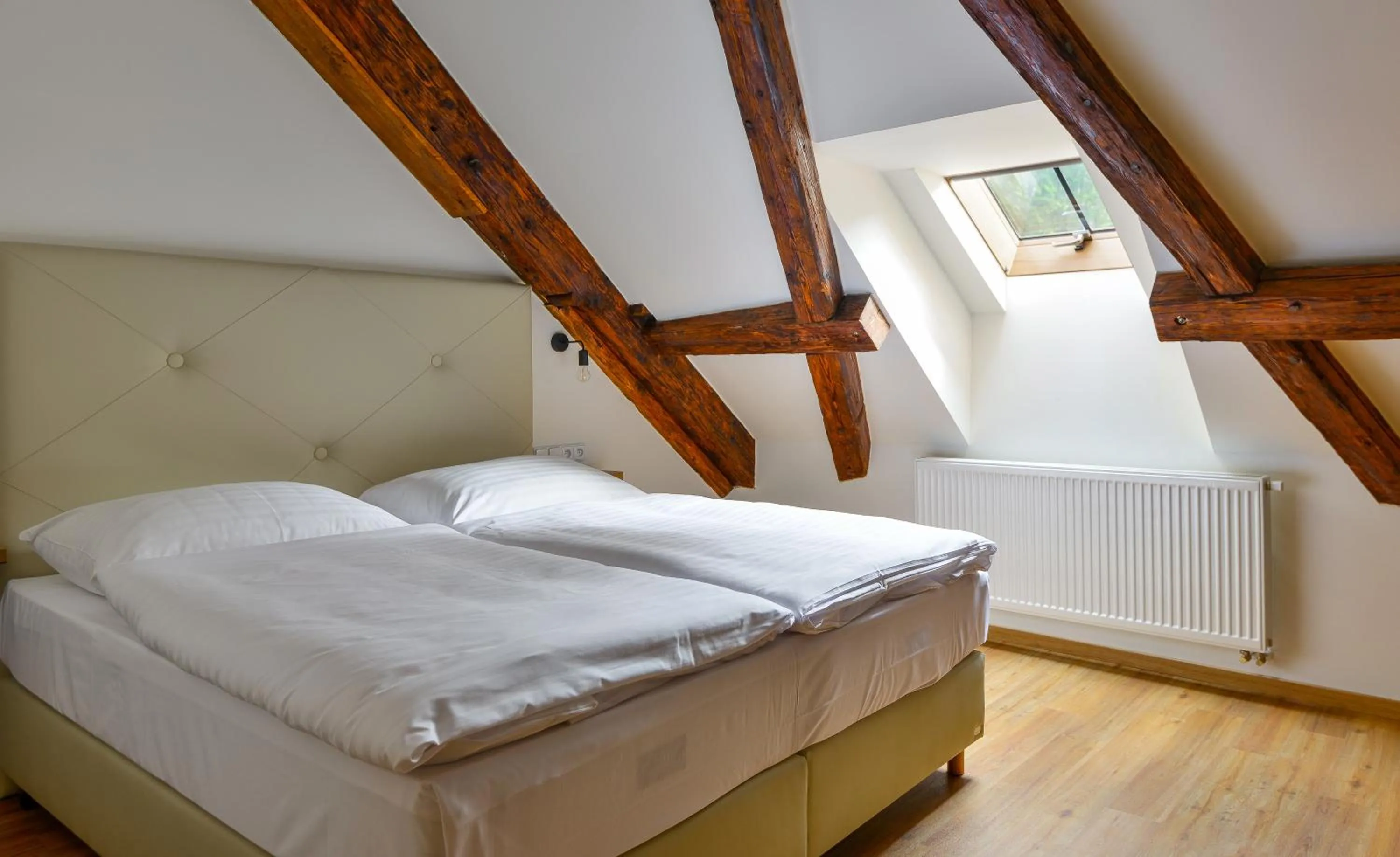 Bedroom, Bed in Hotel Garden Court