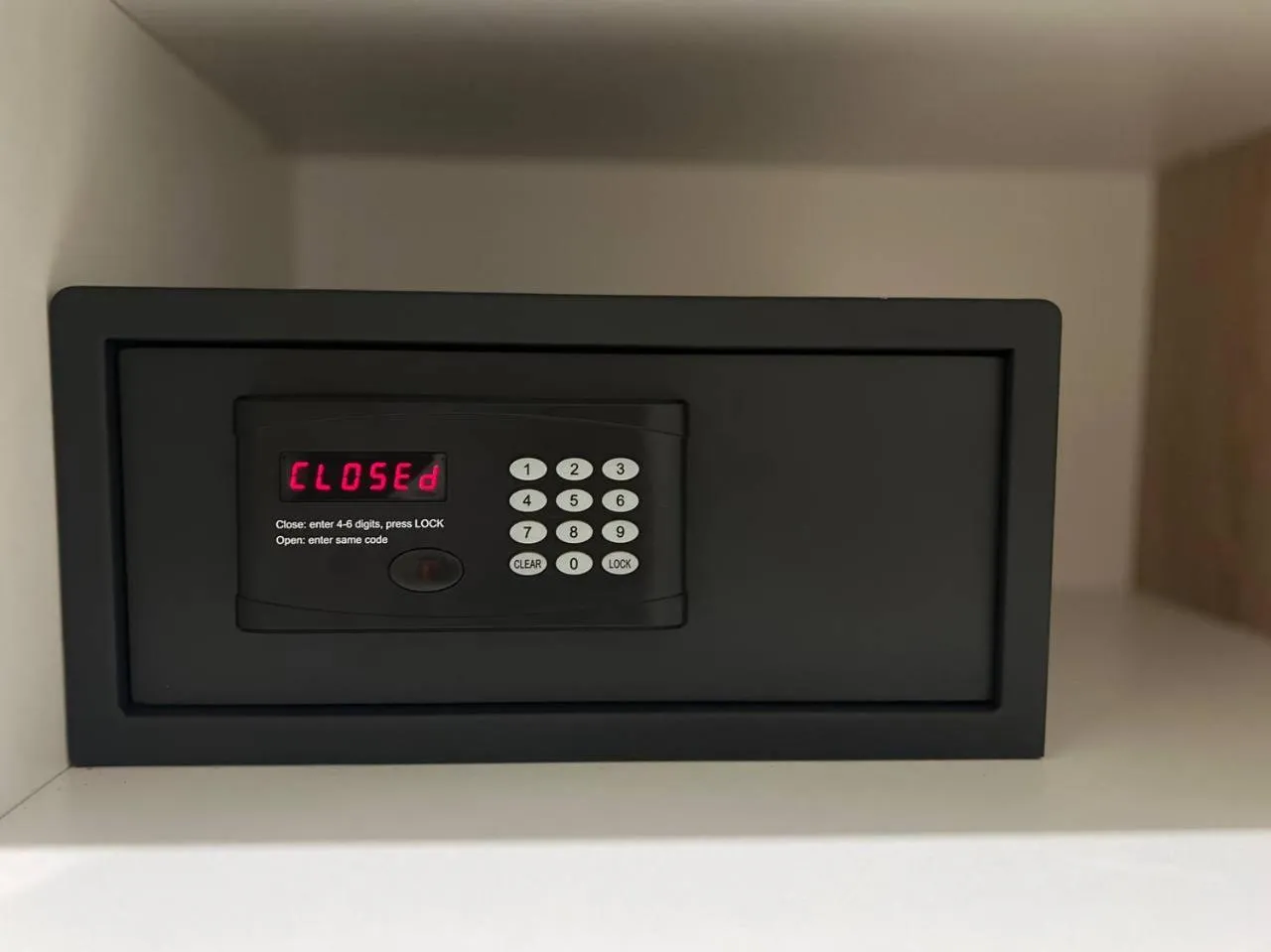 safe in Hotel Garden Court