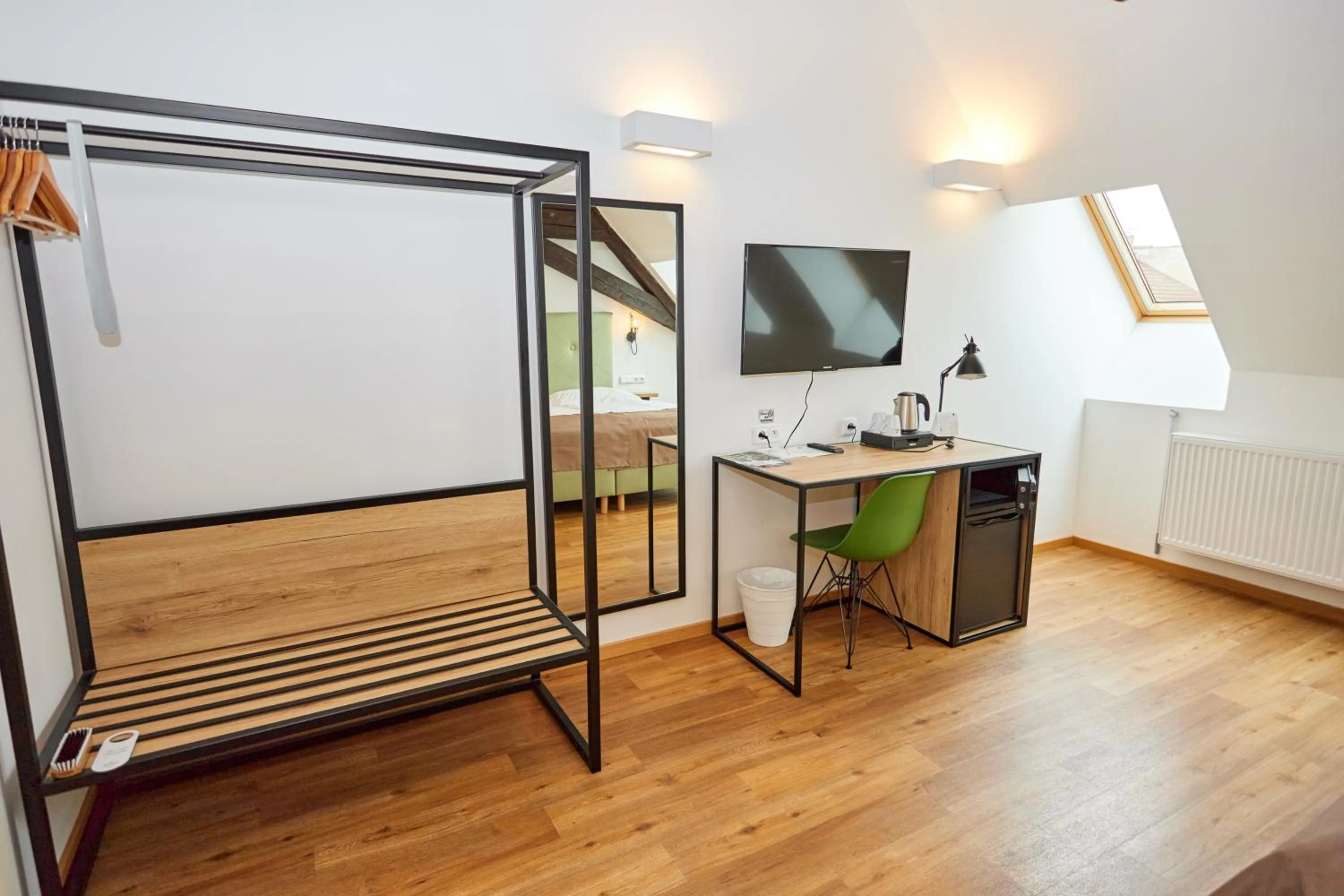 TV and multimedia, Bed in Hotel Garden Court