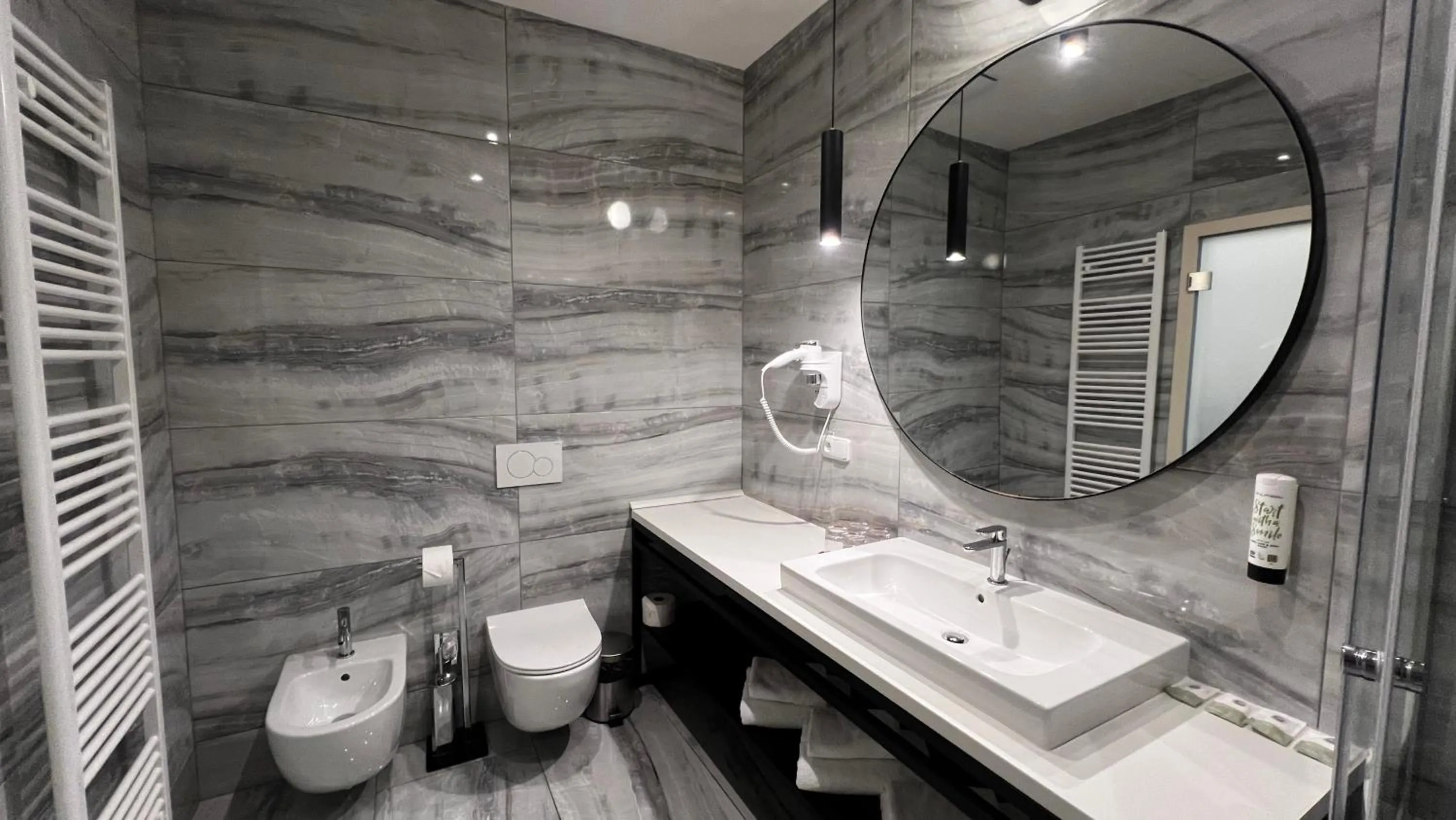 Toilet in Hotel Garden Court