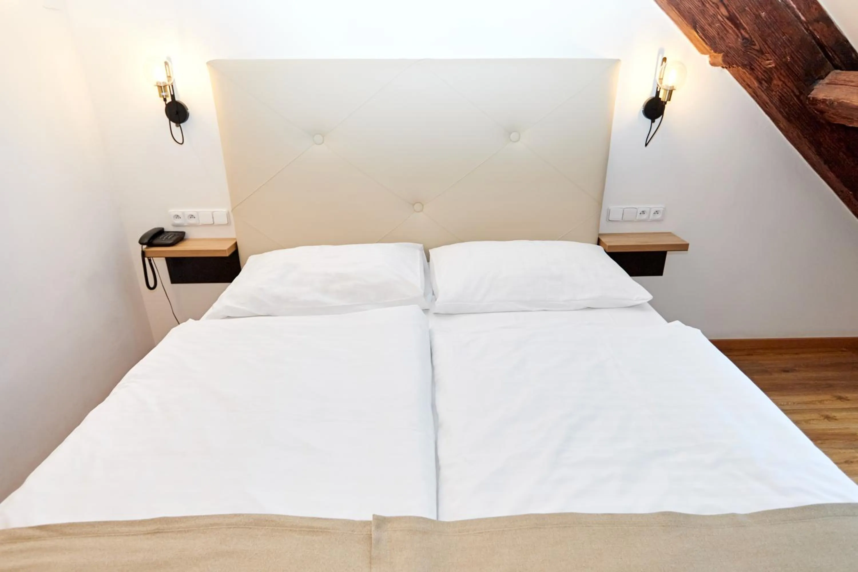 Bed in Hotel Garden Court