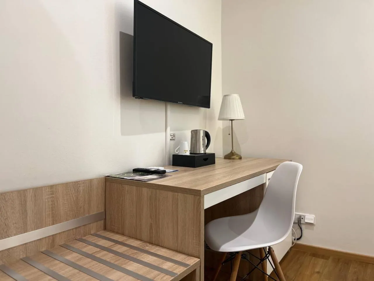 TV and multimedia in Hotel Garden Court