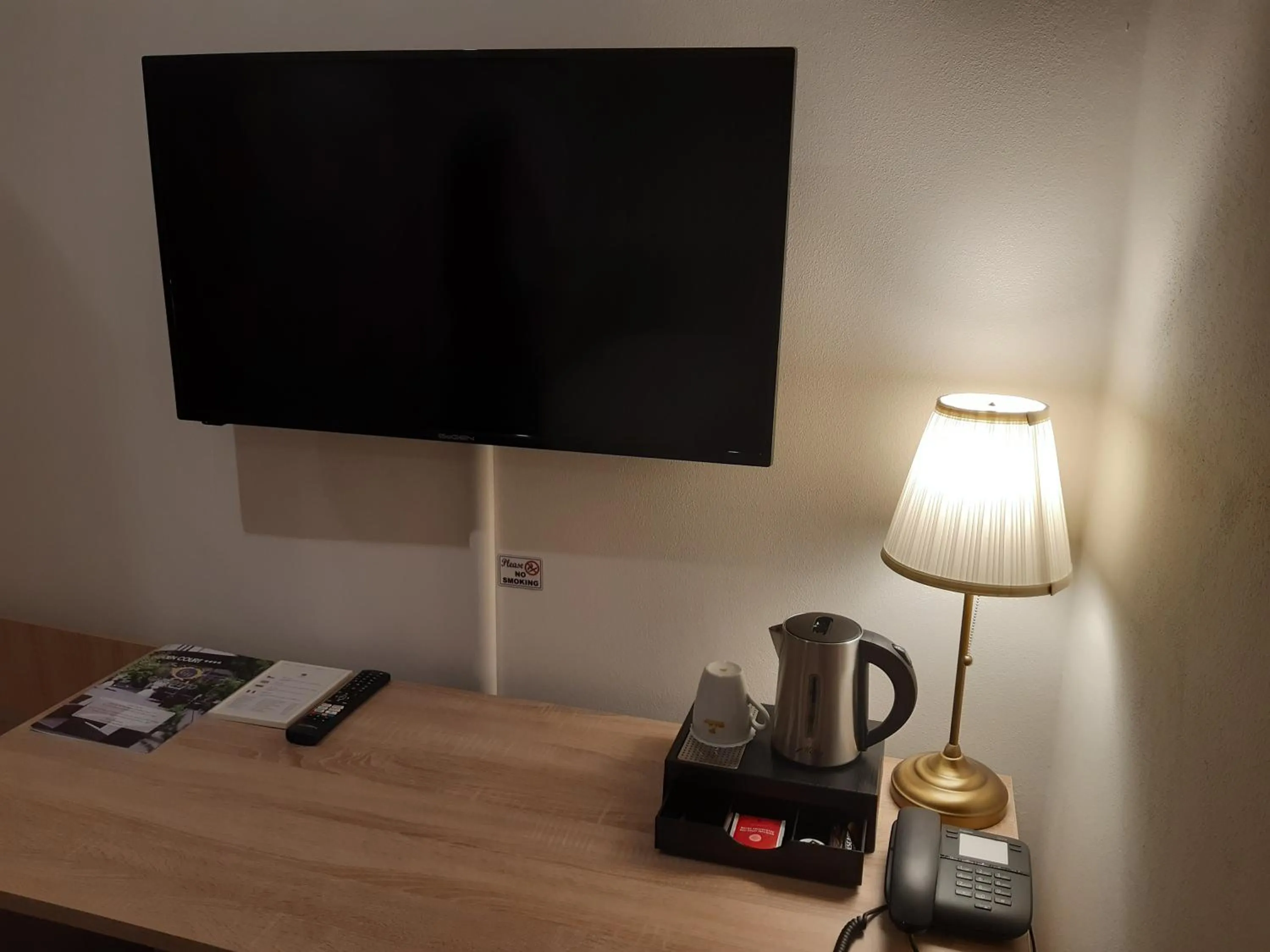 TV and multimedia in Hotel Garden Court