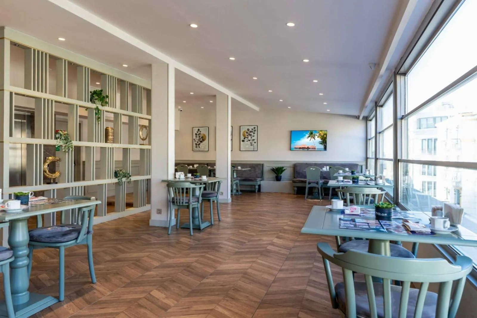 Restaurant/places to eat in Hotel Genova Istanbul Old City