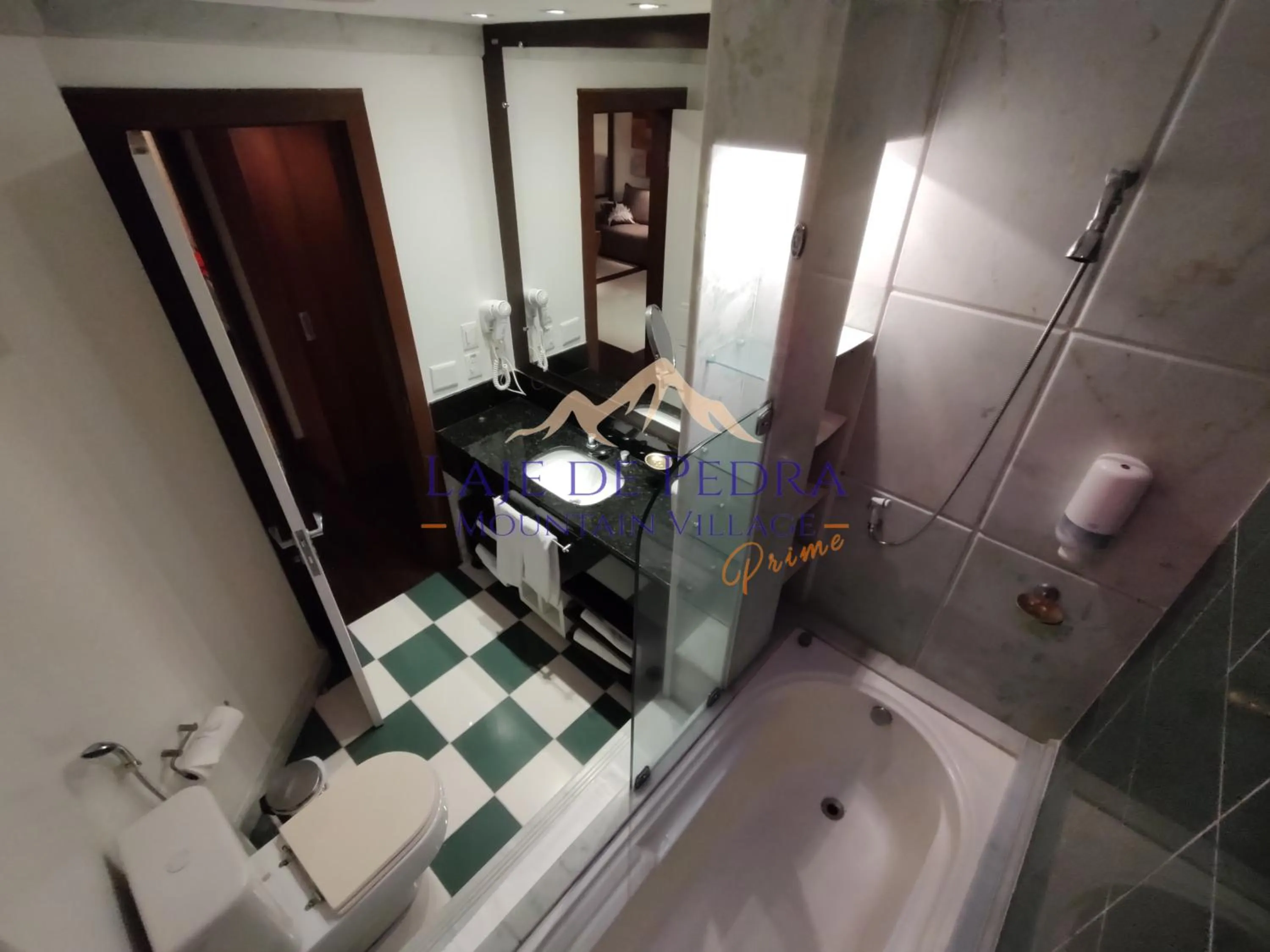 Shower in Laje de Pedra Mountain VillagePrime