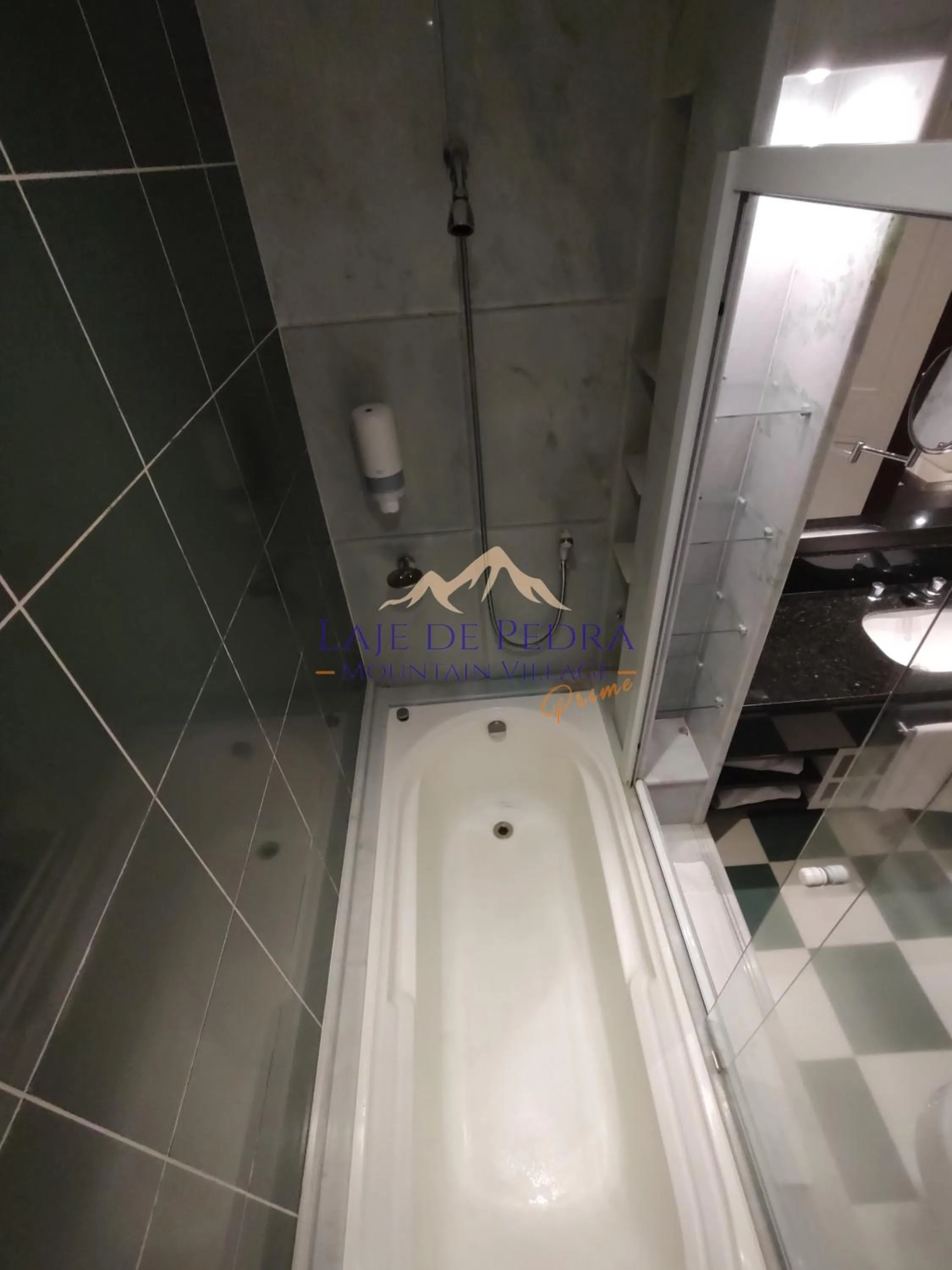 Shower in Laje de Pedra Mountain VillagePrime