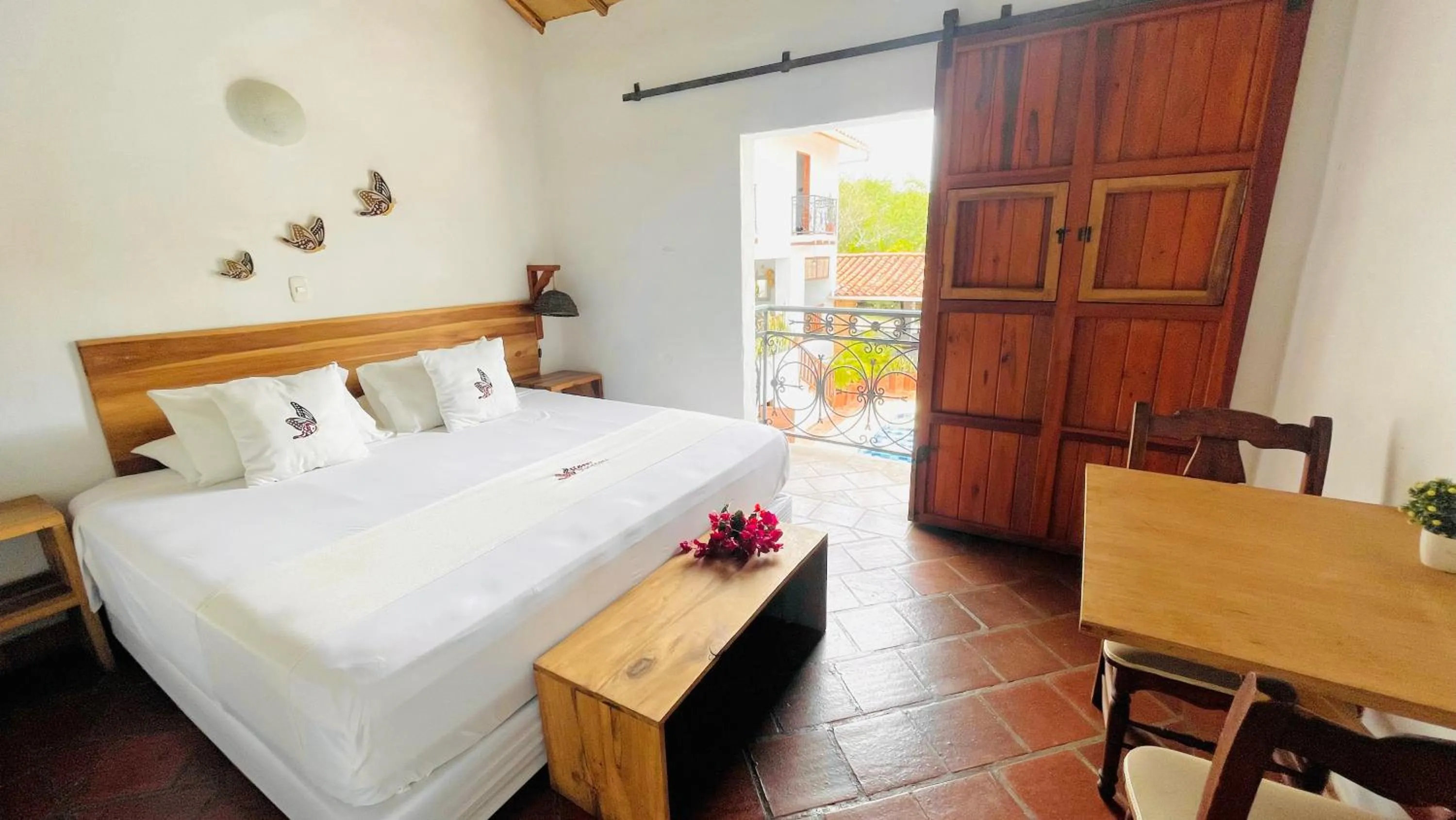 Living room, Bed in Hotel Victoria Barichara