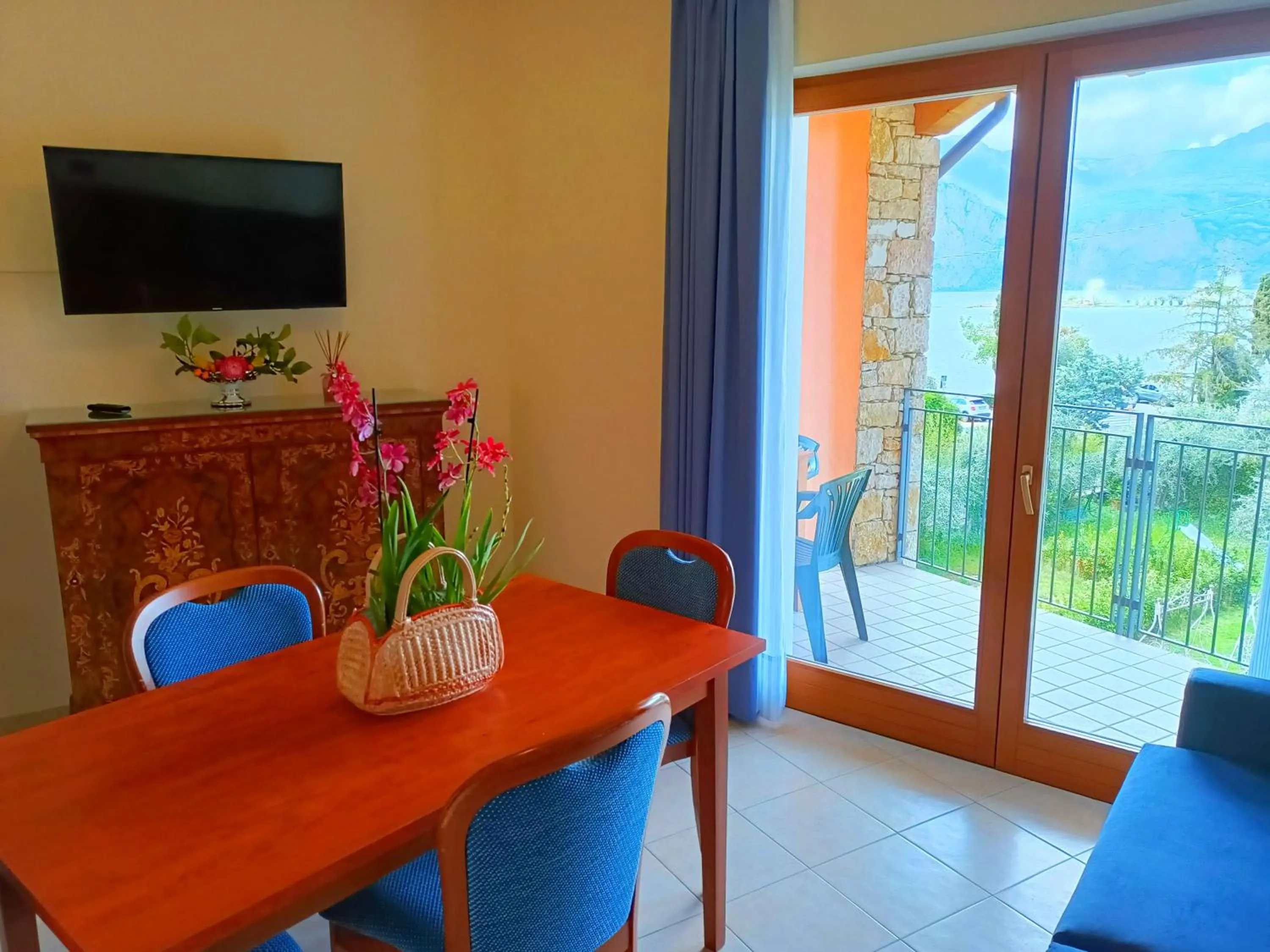 TV and multimedia in Hotel Villa Isabella