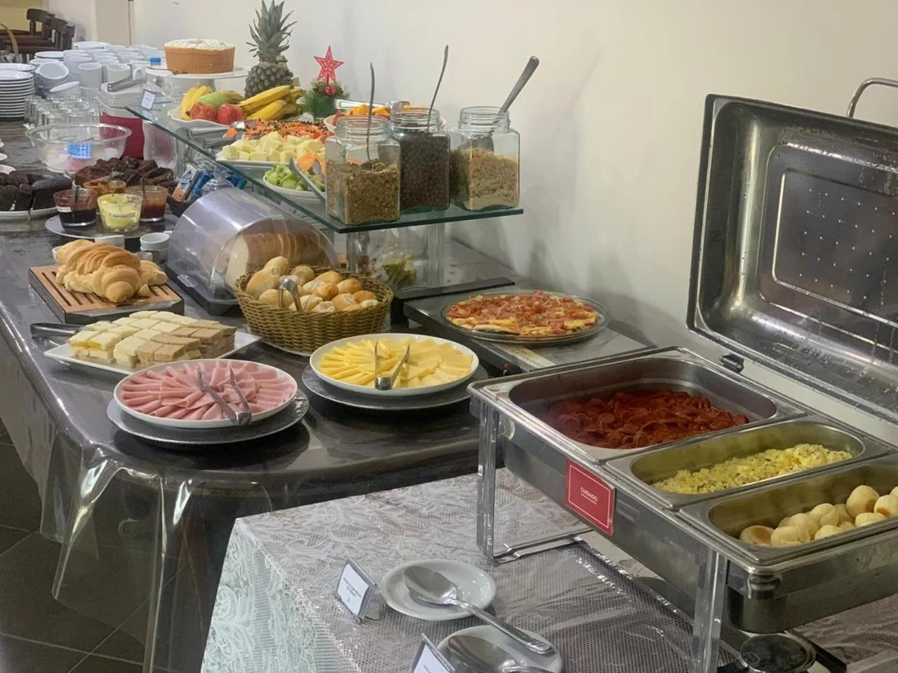 Buffet breakfast in Pousada Vista da Barra
