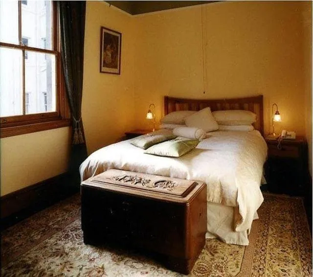 Bed in Braemar On Parliament St