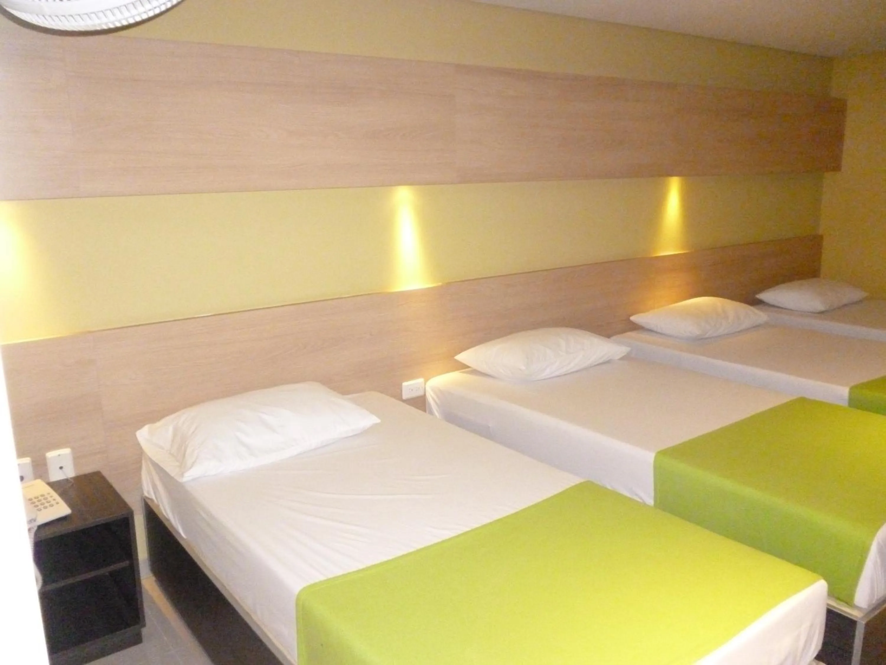 Bed in Hotel 56 Avenue Plaza