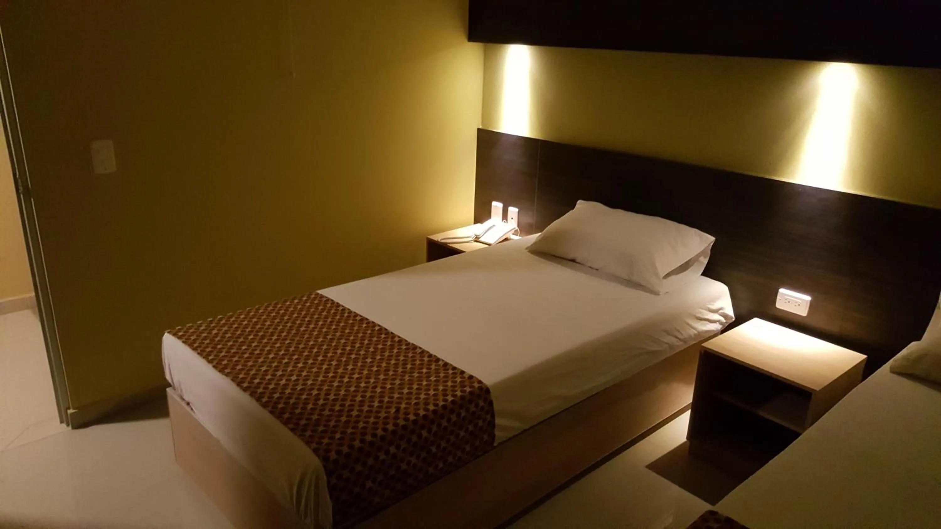 Bed in Hotel 56 Avenue Plaza