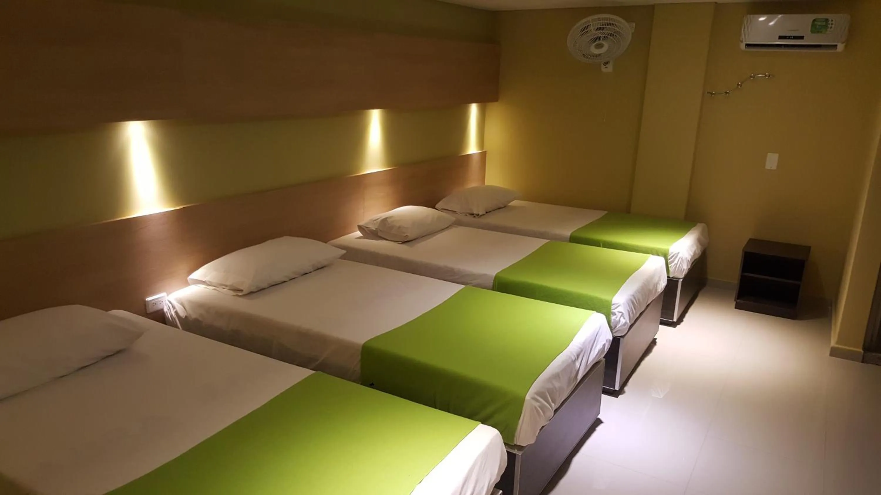 Bed in Hotel 56 Avenue Plaza