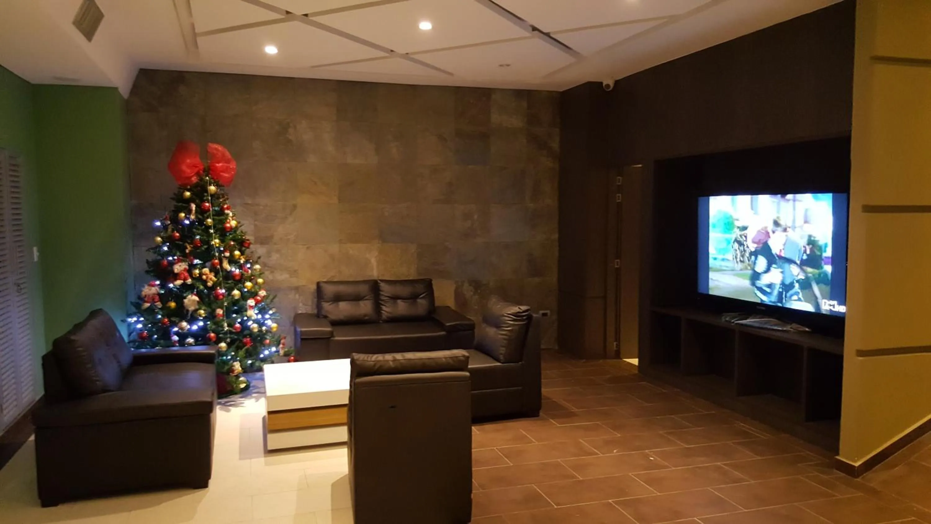 People in Hotel 56 Avenue Plaza