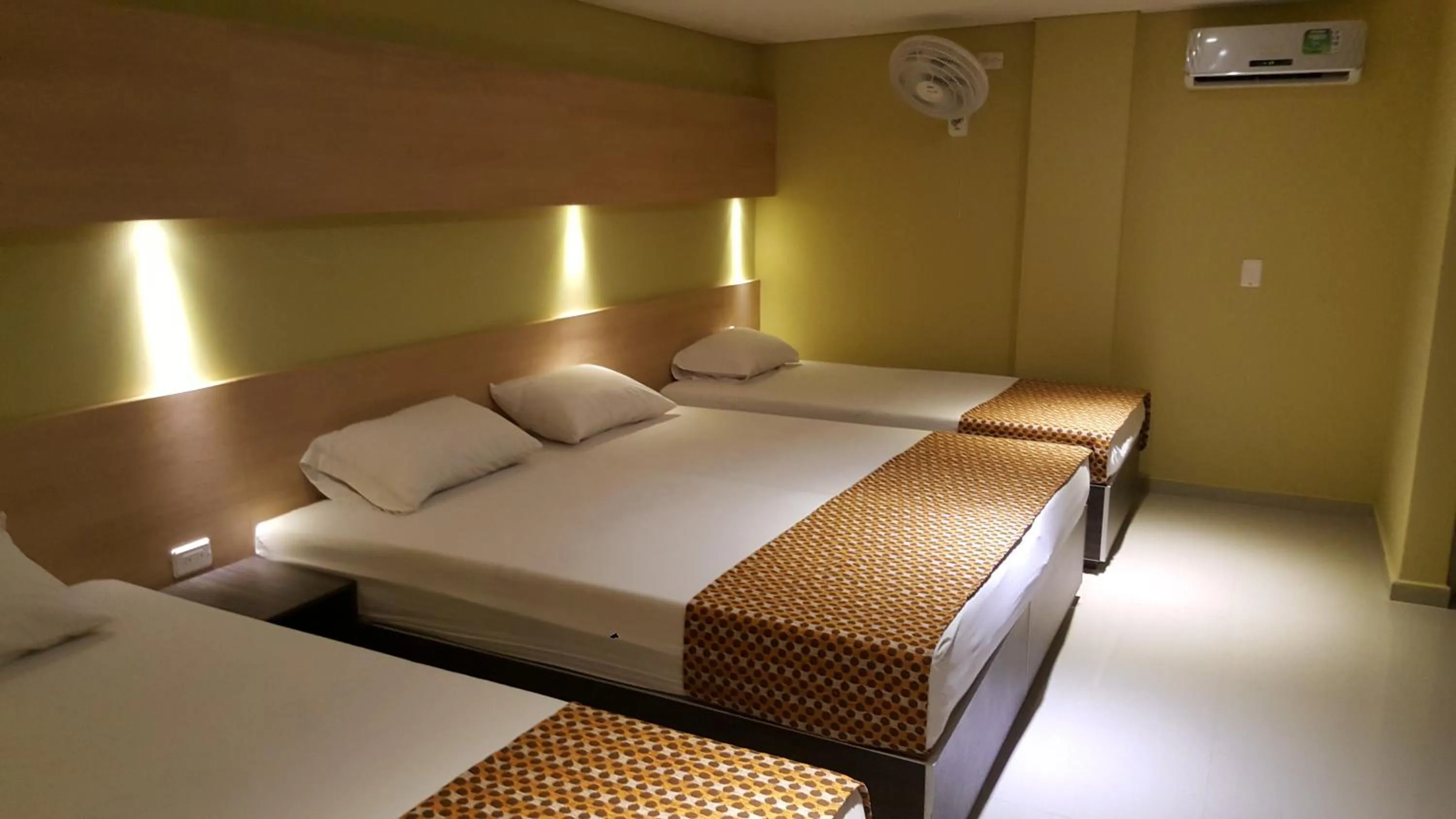 Bed in Hotel 56 Avenue Plaza