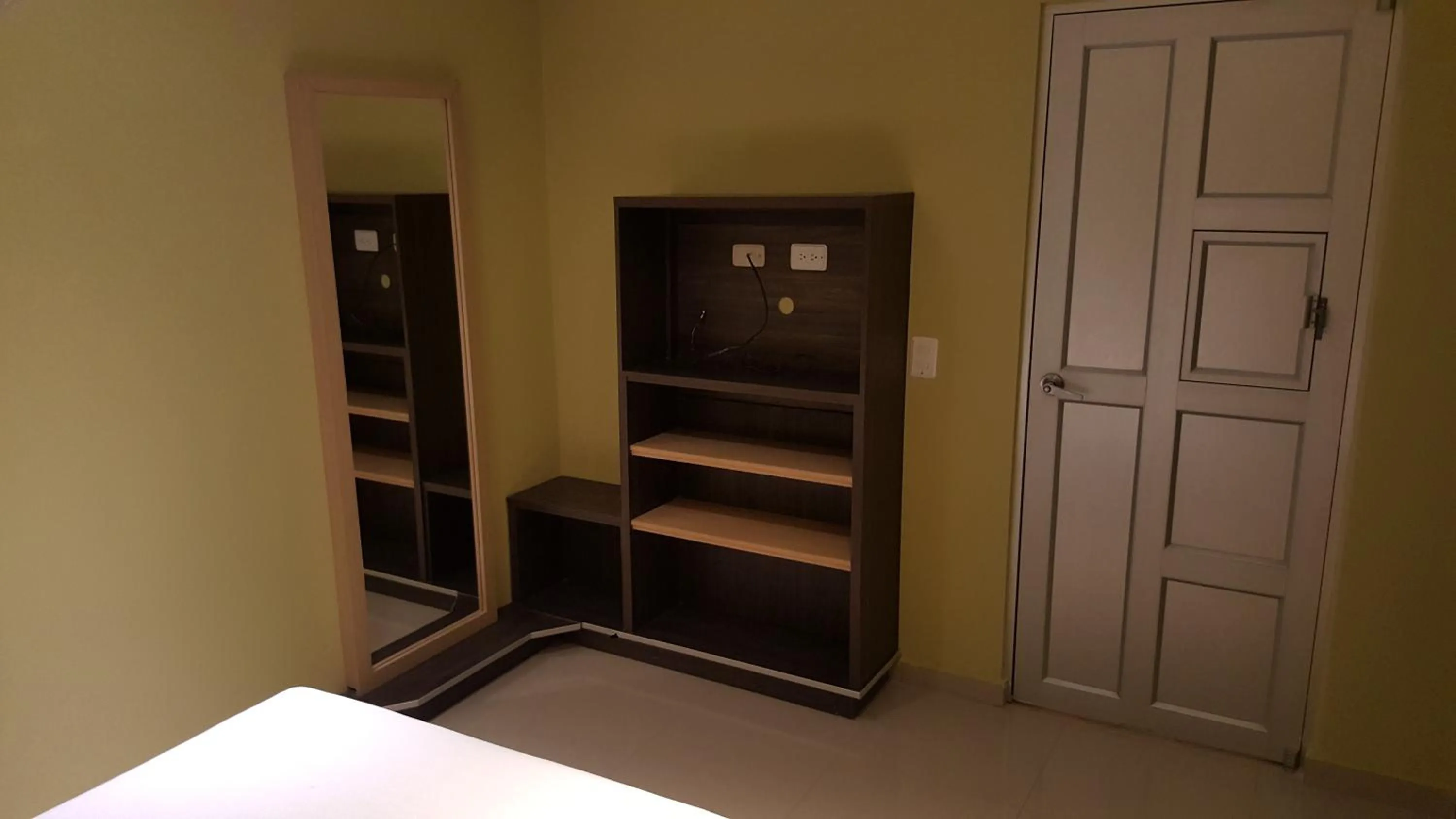 Photo of the whole room in Hotel 56 Avenue Plaza