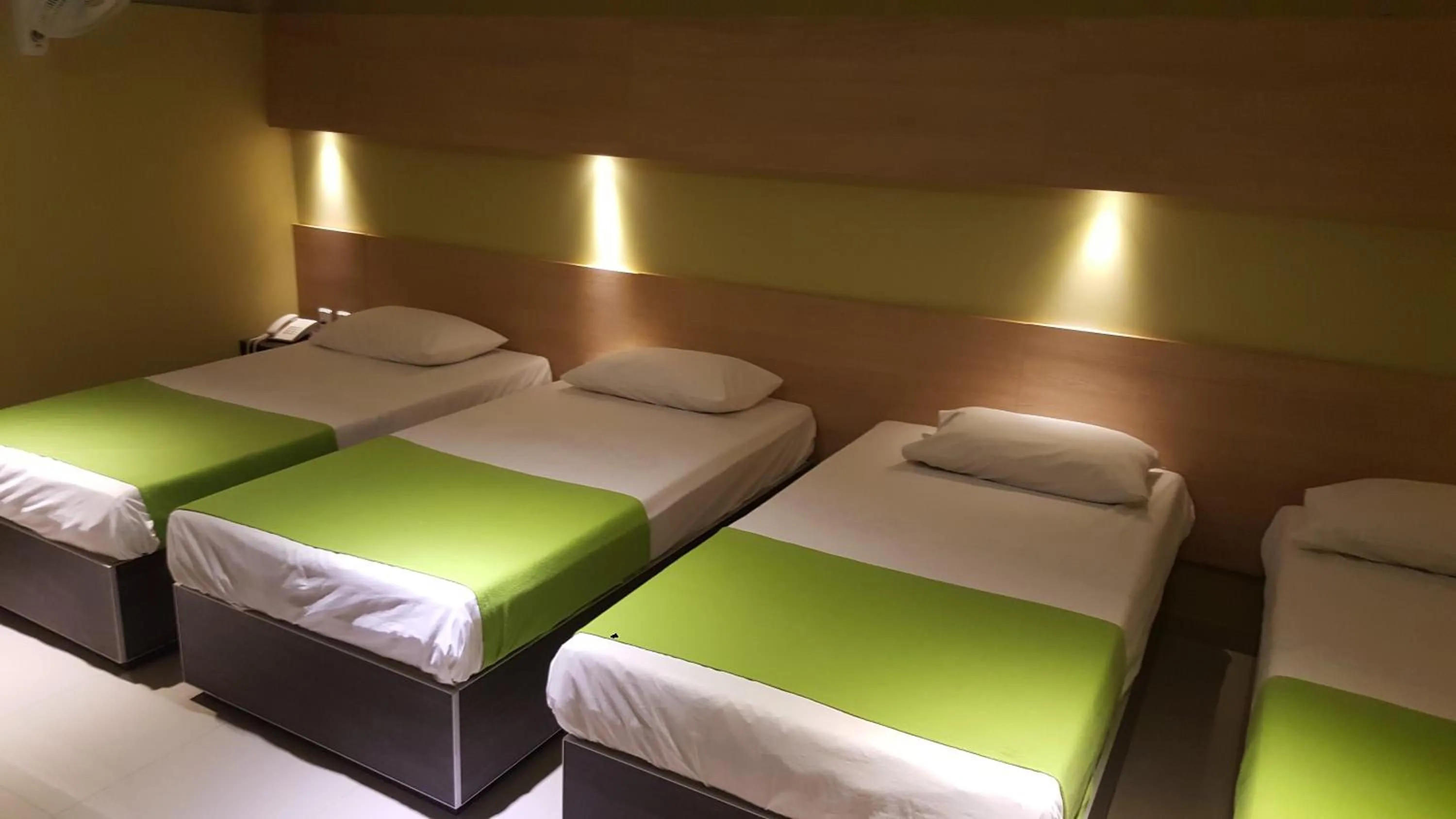 Photo of the whole room, Bed in Hotel 56 Avenue Plaza