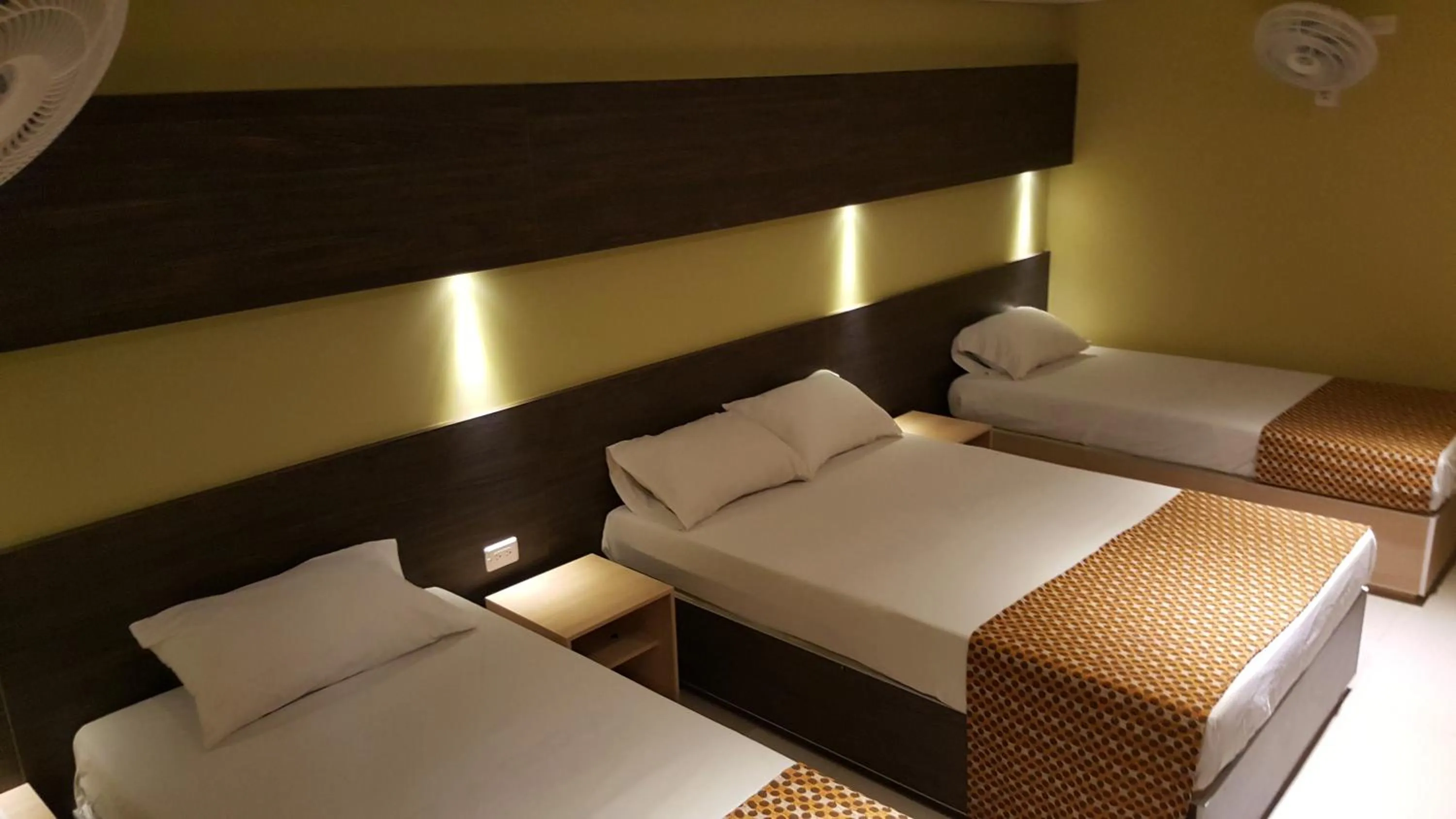 Bed in Hotel 56 Avenue Plaza