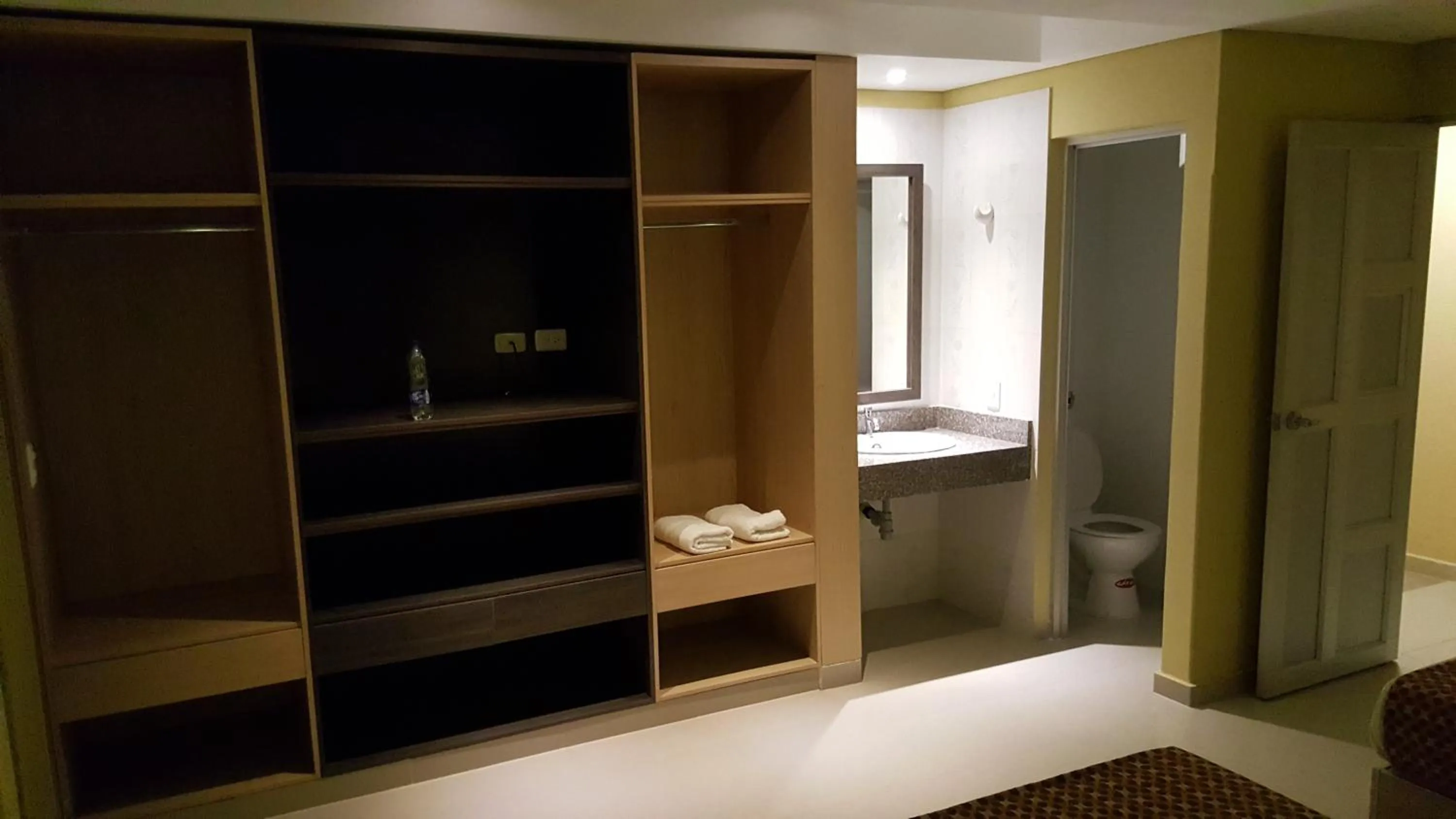 Other in Hotel 56 Avenue Plaza