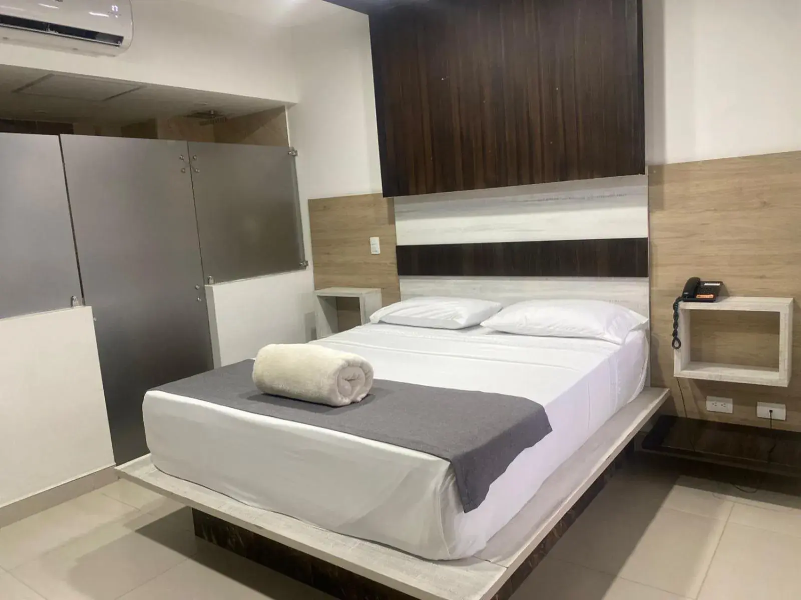 Standard Double Room - single occupancy in San Antonio Plaza Standard Double Room - single occupancy in San Antonio Plaza