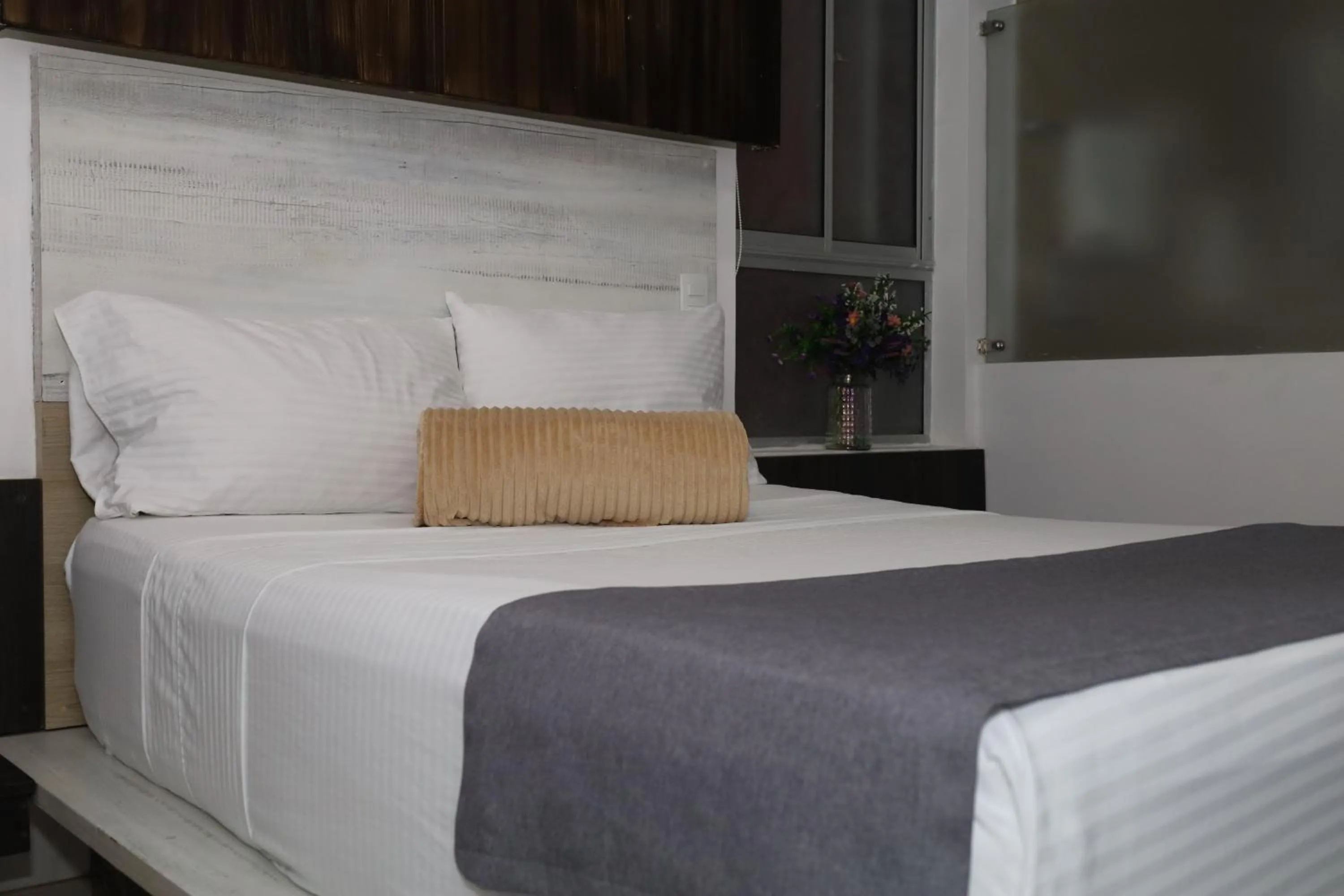 Bed in San Antonio Plaza