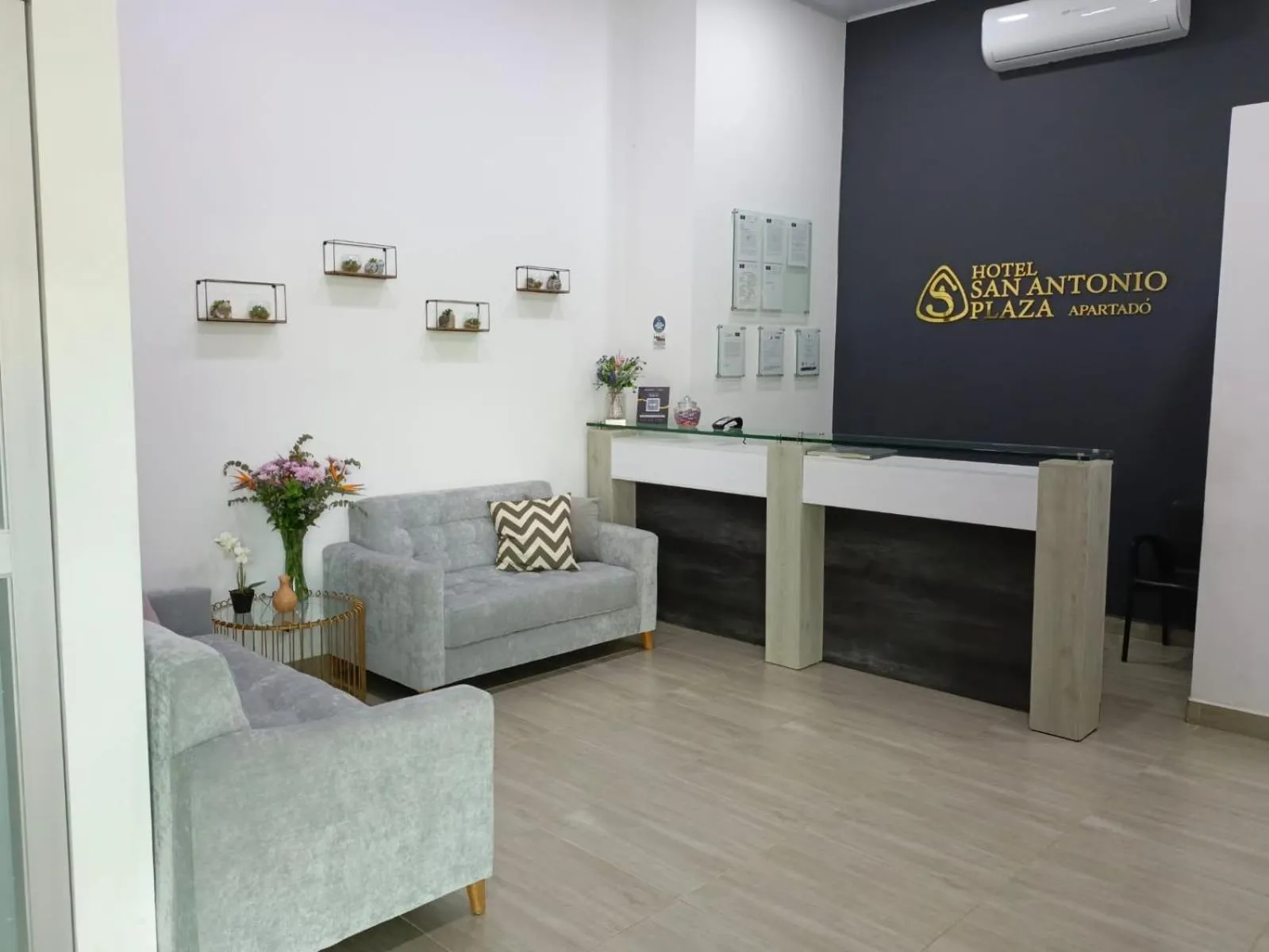 Lobby or reception in San Antonio Plaza