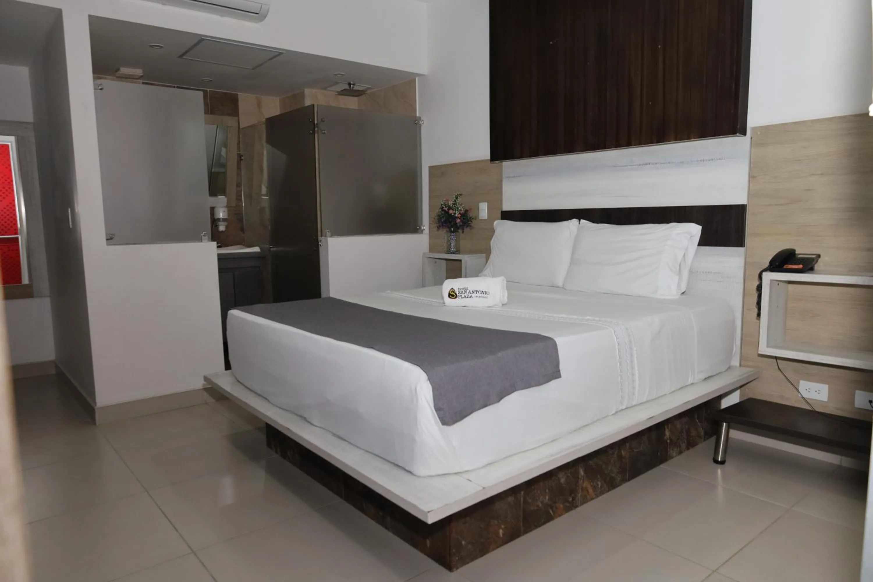 Bed in San Antonio Plaza